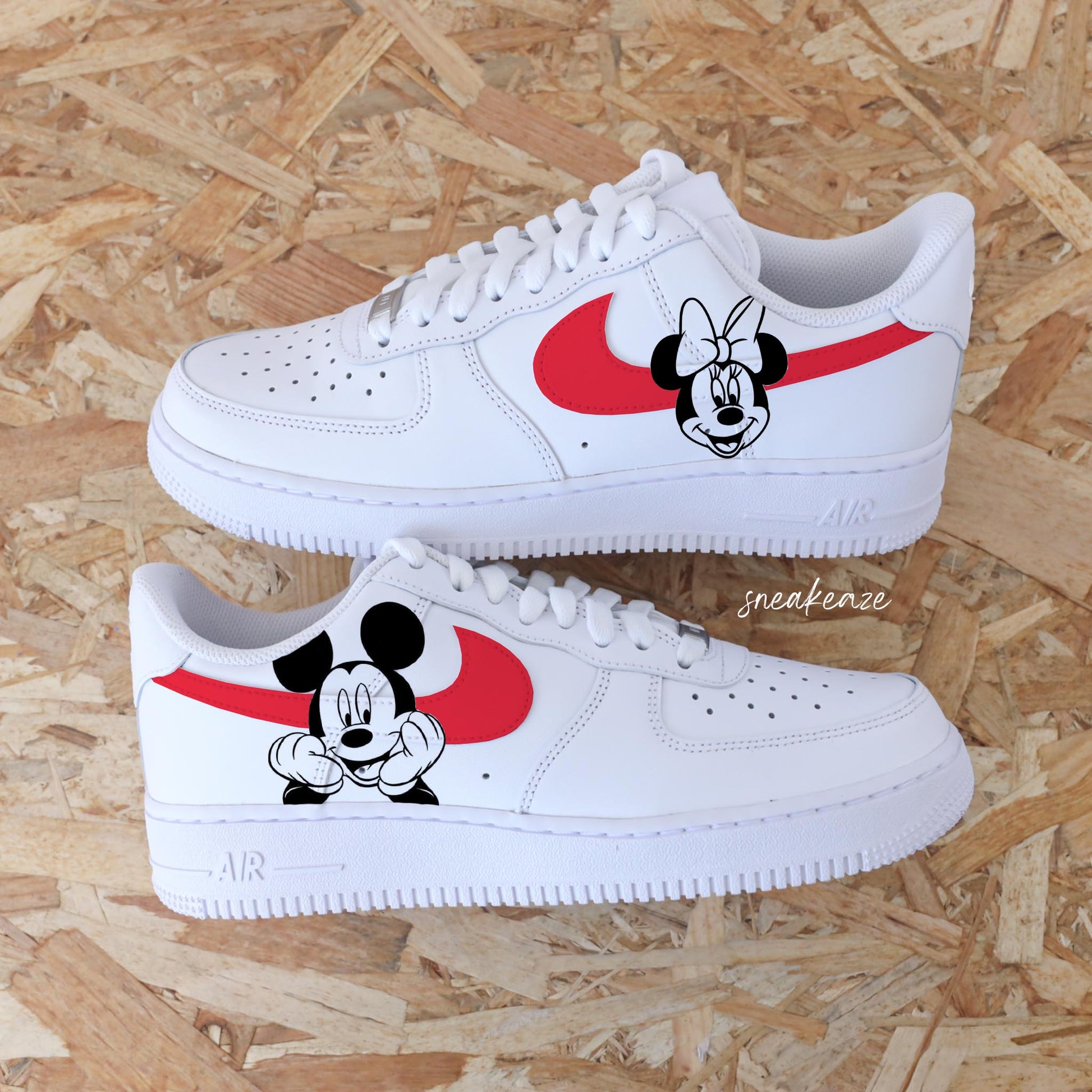 baskets nike air force 1 personnalisées - sneakers mickey et minnie disney custom couleur pastel sneakeaze customs skz