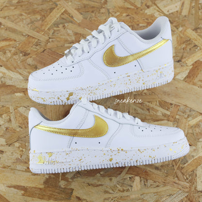 baskets personnalisées Nike Air Force 1 custom - splash Metallic gold Swoosh - doré brillant - Sneakeaze Customs SKZ