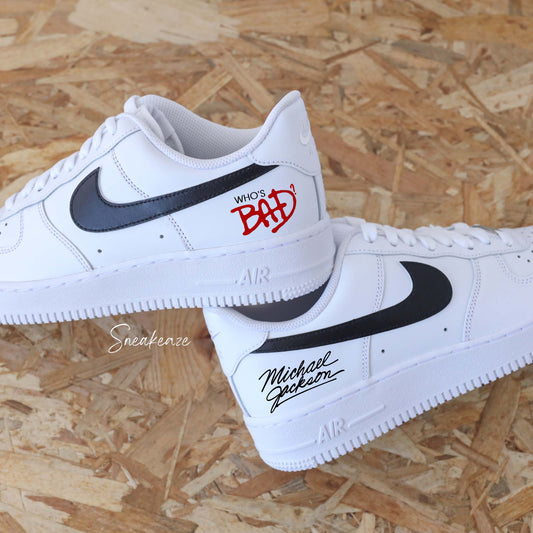Baskets Nike Air force 1 michael jackson peint à la main avec swoosh noir - sneakeaze customs 