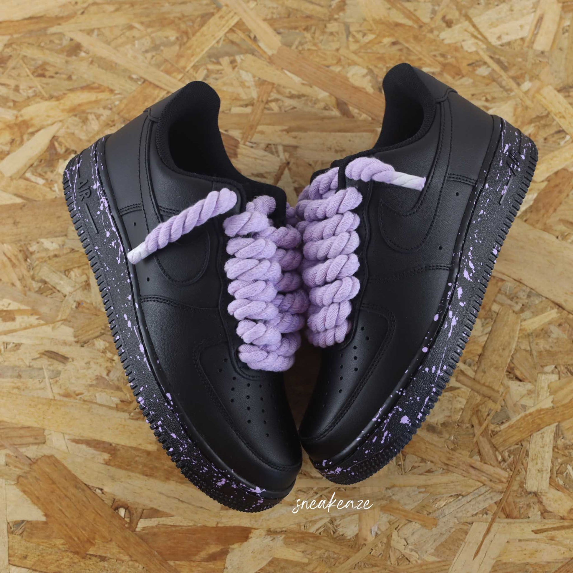 baskets nike air force 1 black custom rope laces splash - lacets corde violet pastel chaussures personnalisées pour homme et femme sneakeaze gros lacets skz custom