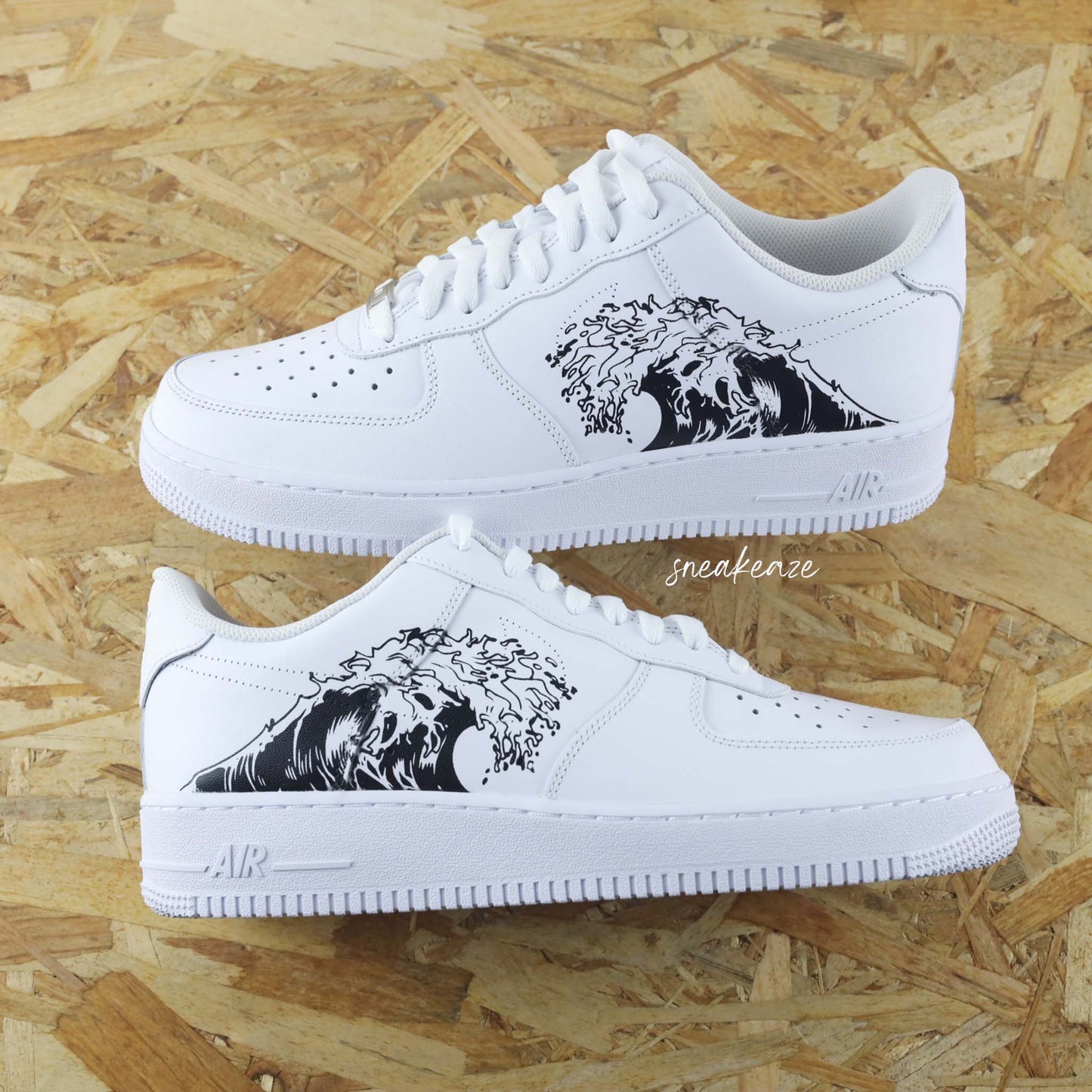 Baskets Nike air force 1 custom personnalisation sur-mesure - dessins traditionnels japonais kanagawa peint à la main sneakeaze custom skz hokusai