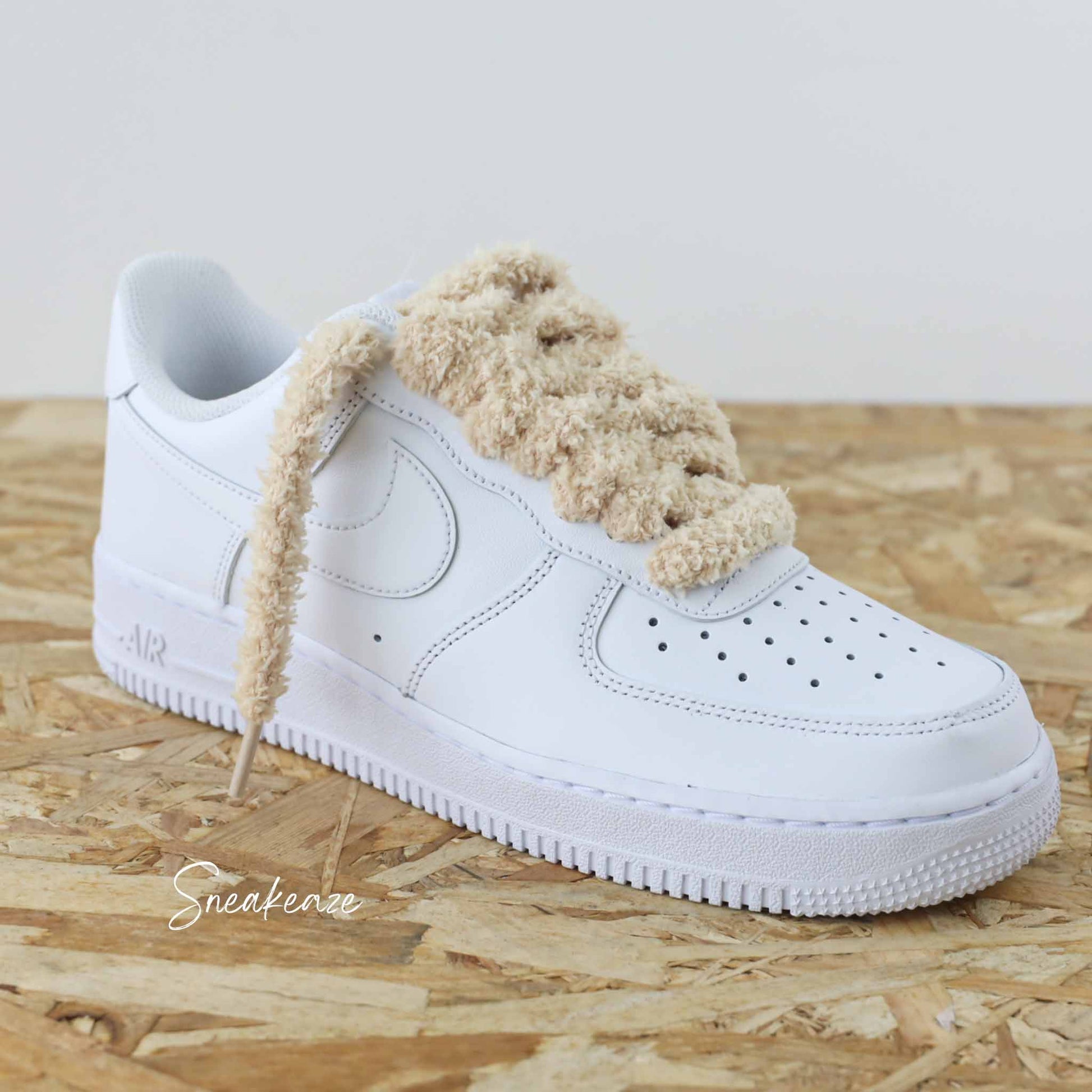 Accessoires pour baskets - lacets tout doux en polaire moumoutte - teddy laces fluffy nike air force 1 customs  sneakeaze customs skz