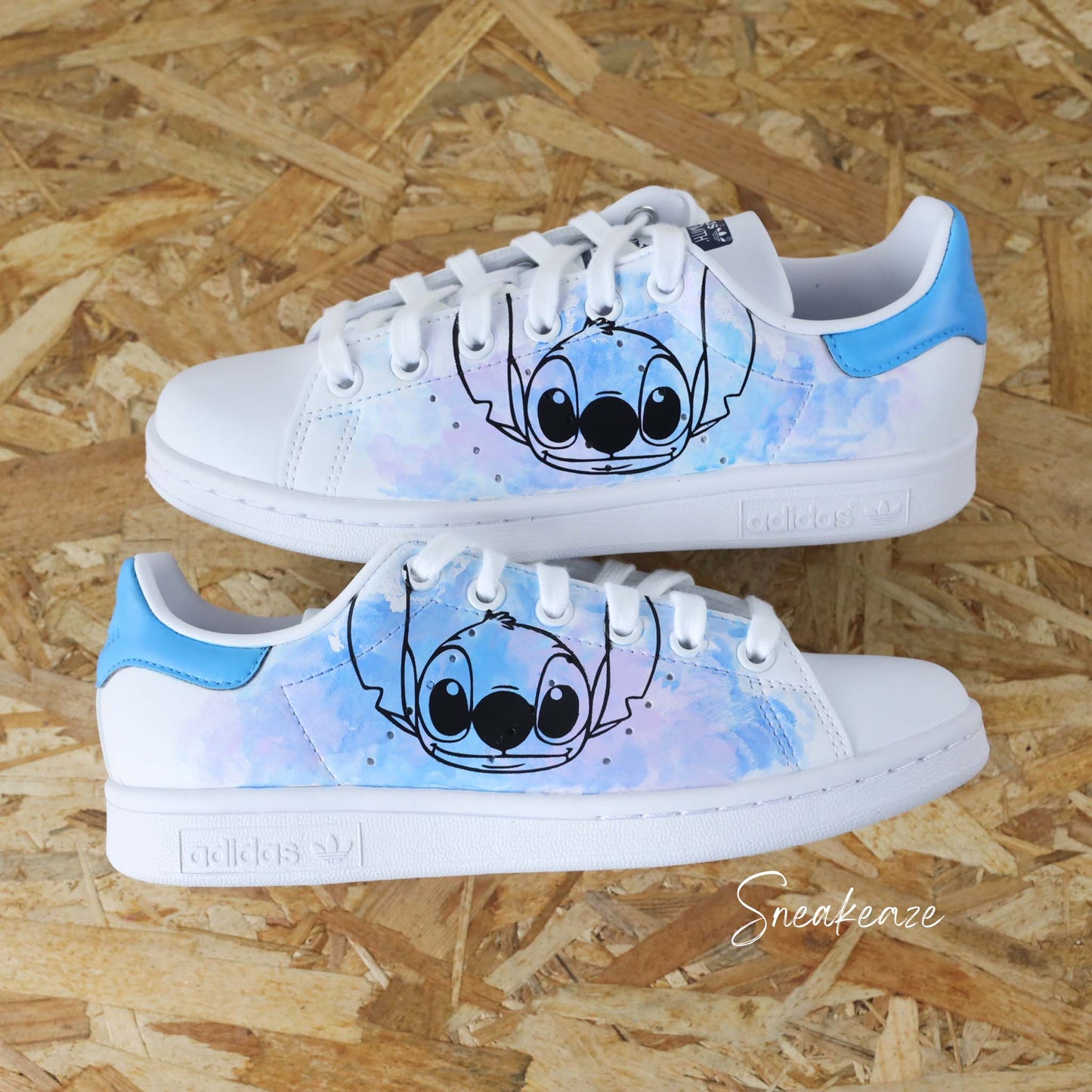 Baskets personnalisées à la main Adidas stan smith custom lilo et stitch dessin animé disney extraterrestre sneakeaze custom skz