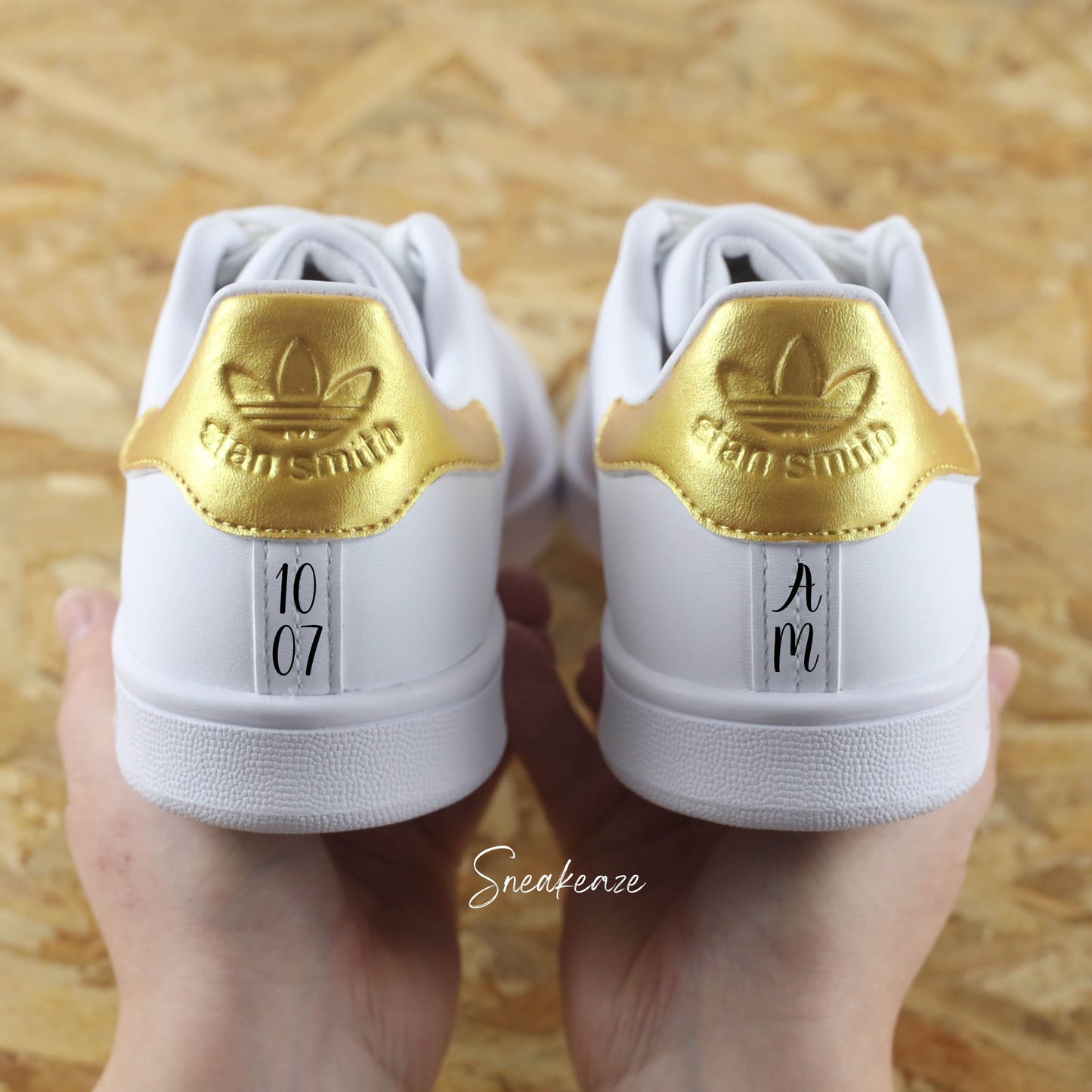 baskets Adidas stan smith custom mariage - wedding day personnalisation date du mariage sur le thème de l'amour couleur gold doré- sneakeaze customs skz