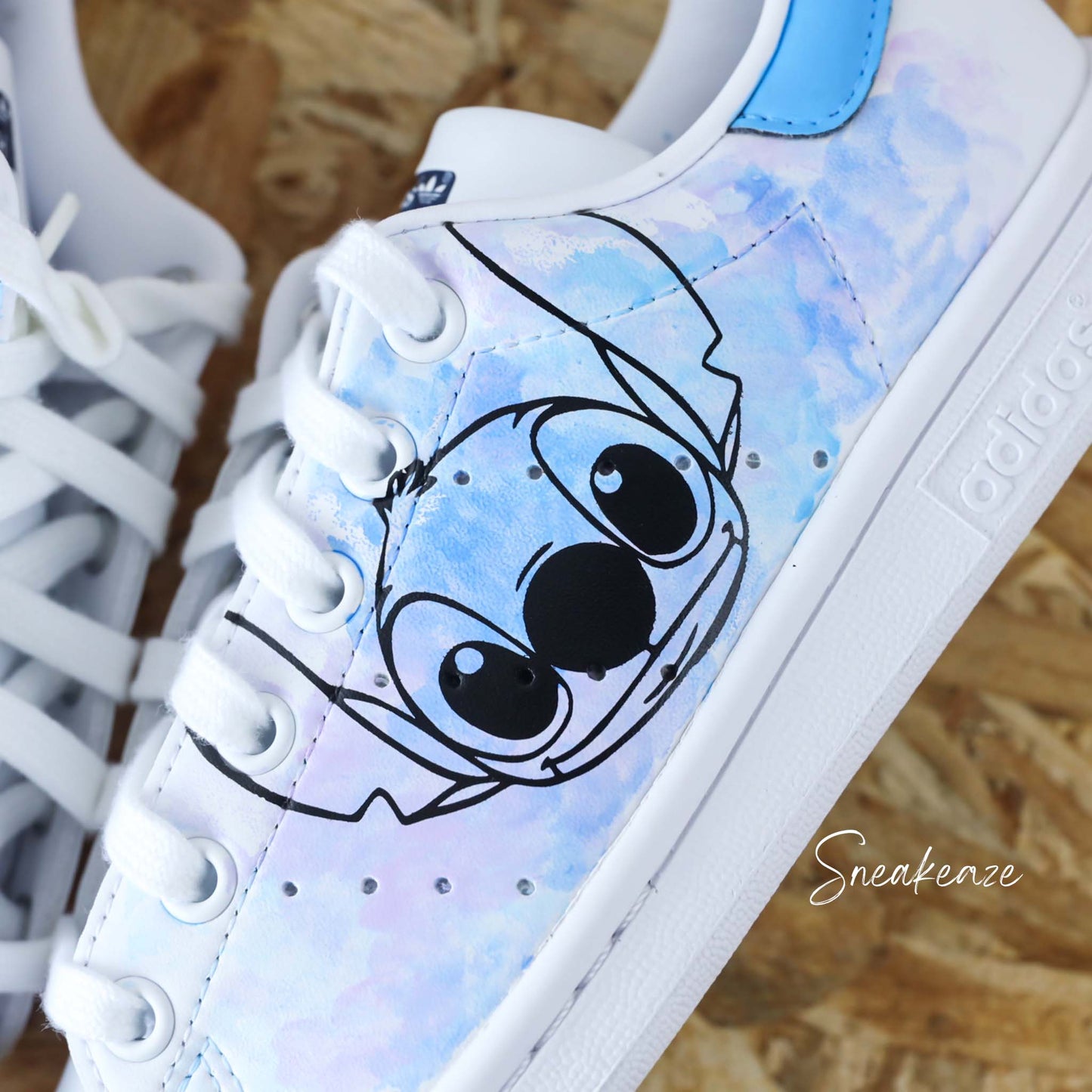 Baskets personnalisées à la main Adidas stan smith custom lilo et stitch dessin animé disney extraterrestre sneakeaze custom skz