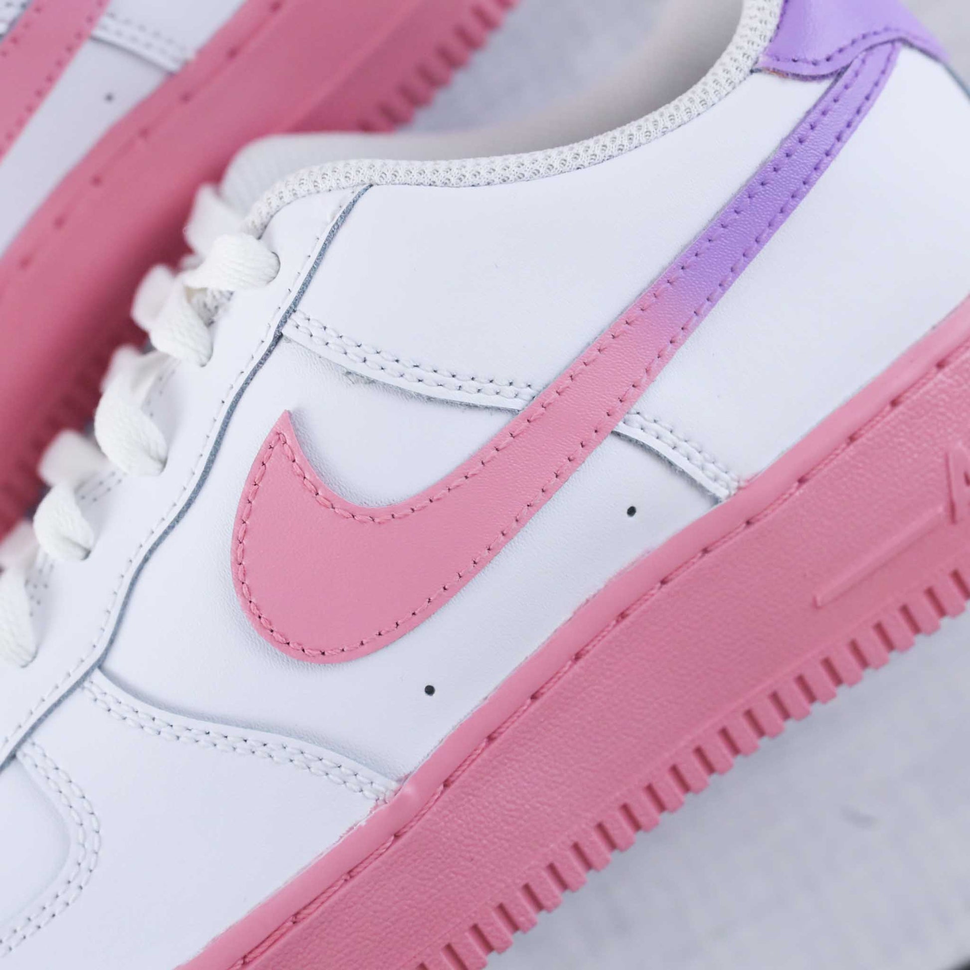 nike air force 1 custom rose pastel sneakers nike lila af1 violettes baskets custom femme nike rose personnalisé