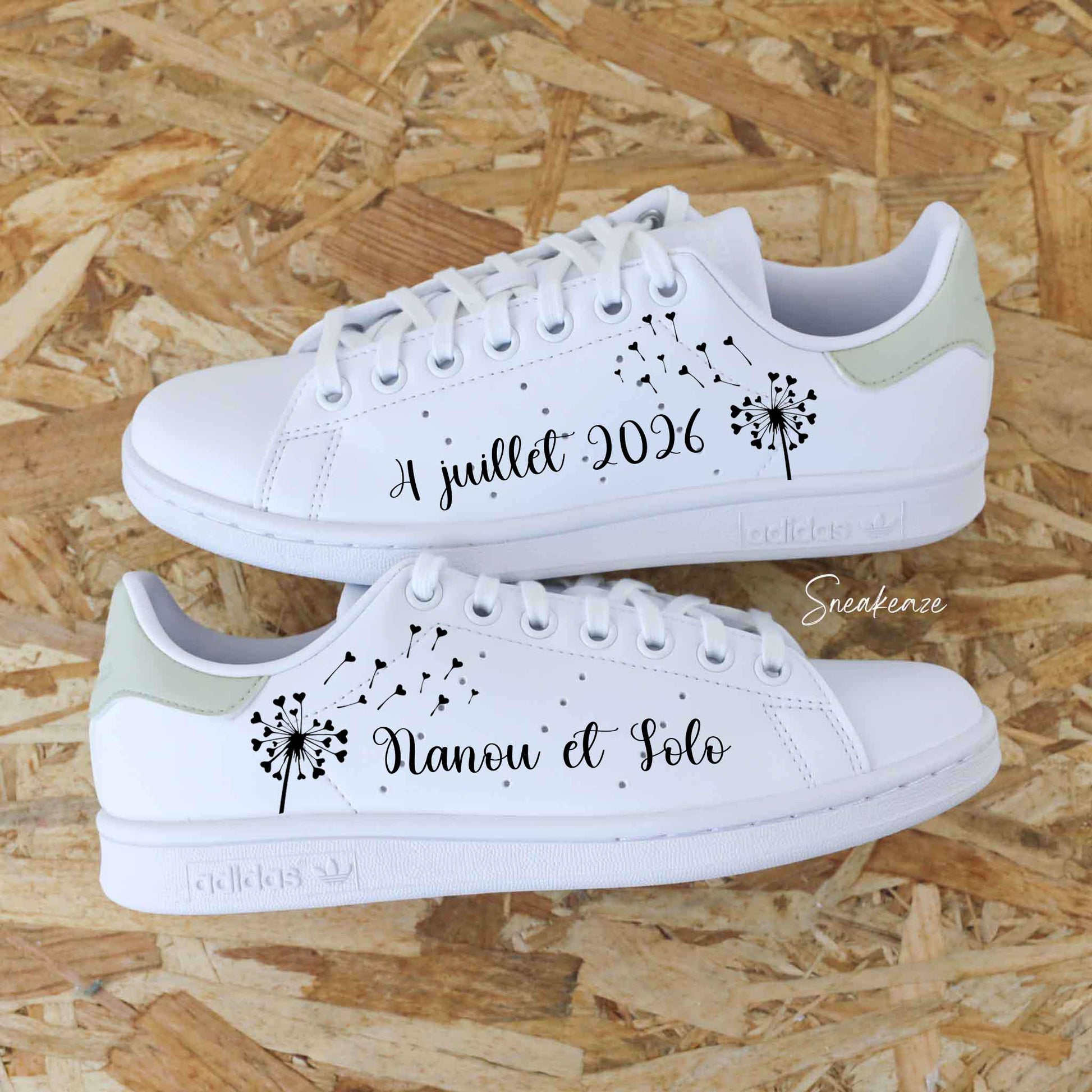 Stan Smith custom mariage - personnalisation date et prénoms des mariés dessin de pissenlit style bohème chic  SNEAKEAZE CUSTOMS