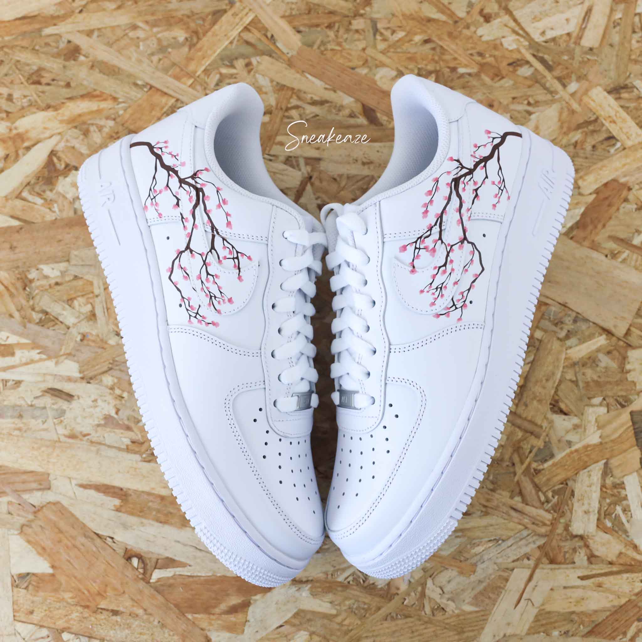 Nike personnalisees Air Force 1 Custom Cherry Blossom peint a la main SNEAKEAZE CUSTOMS