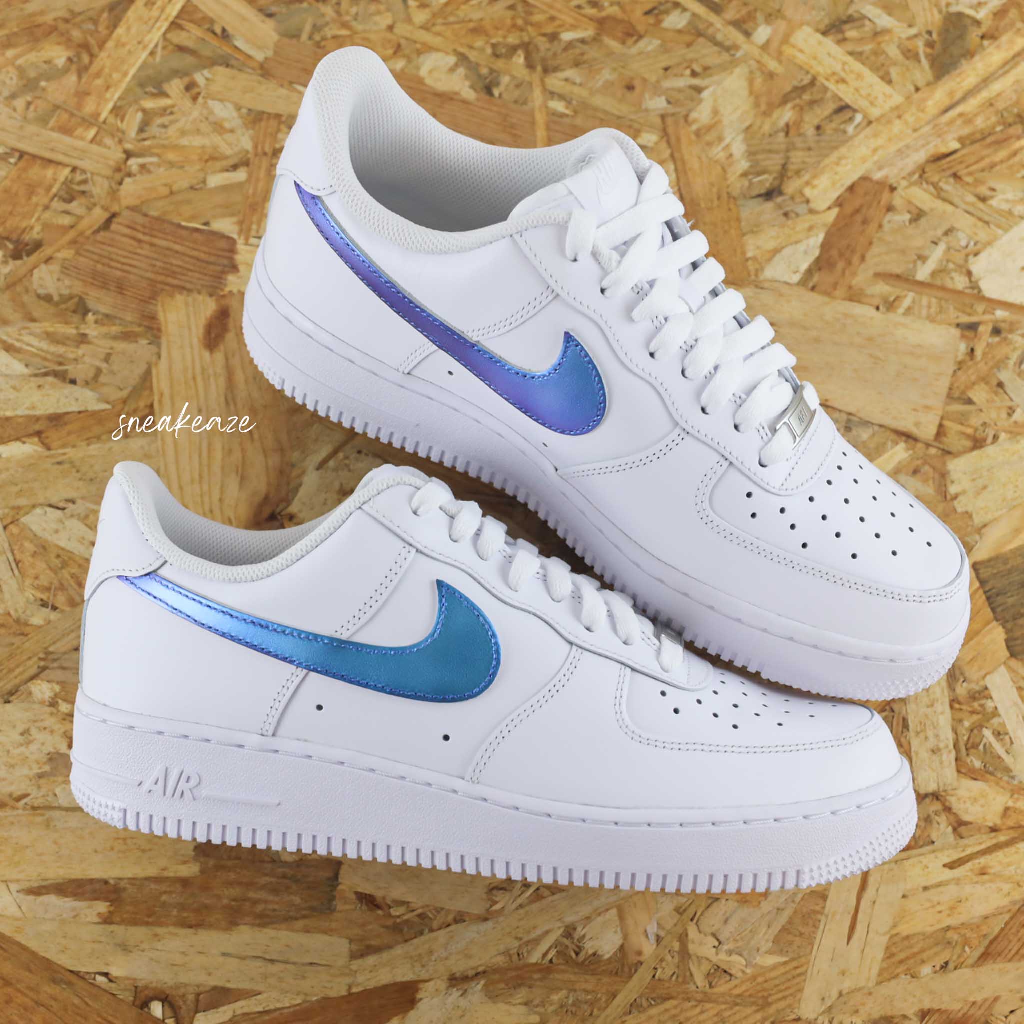 Nike Air Force 1 Custom holographic Sneakers Custom bleu scarabe SNEAKEAZE CUSTOMS