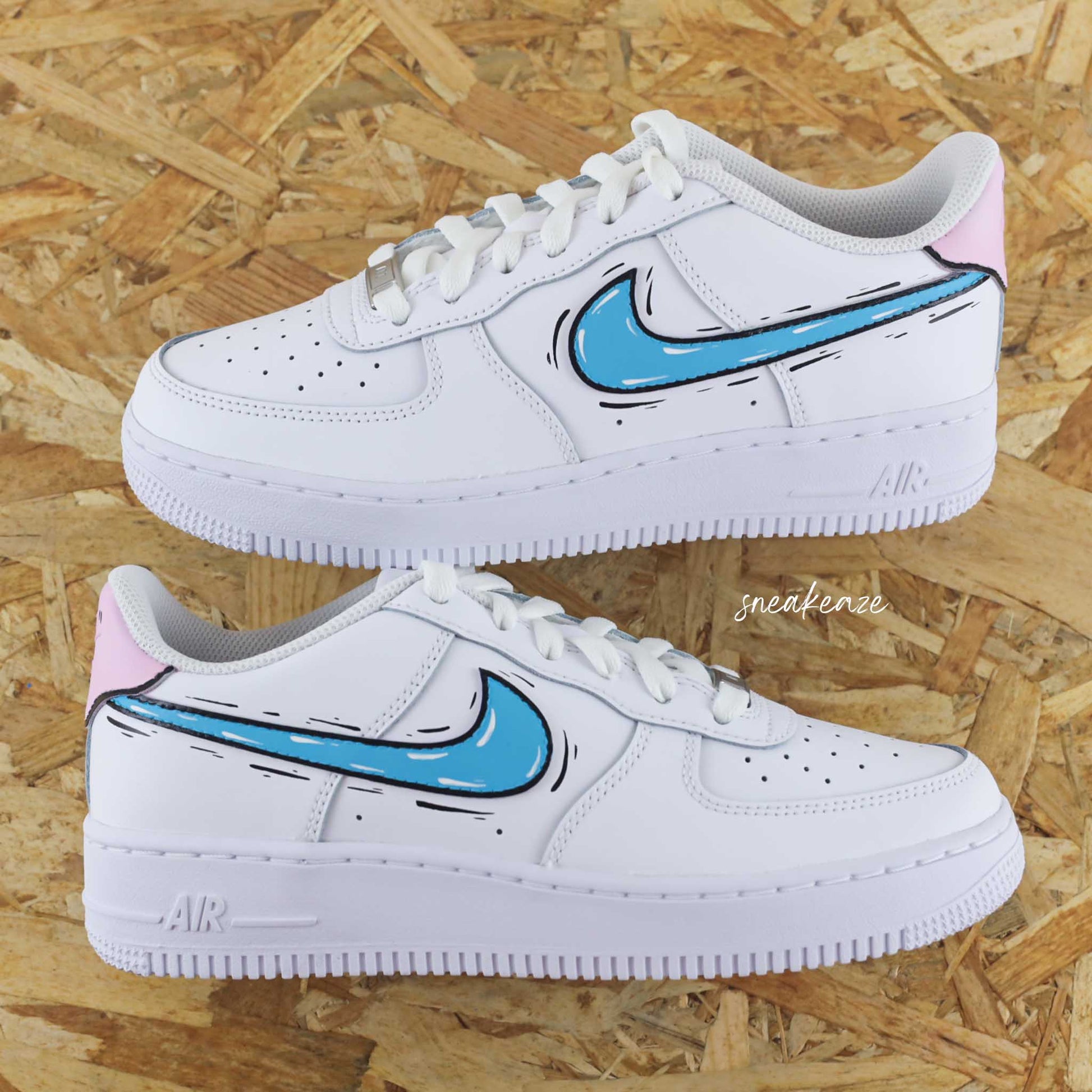 Baskets Nike Air Force 1 custom Cartoon swoosh couleur bleu turquoise et rose clair