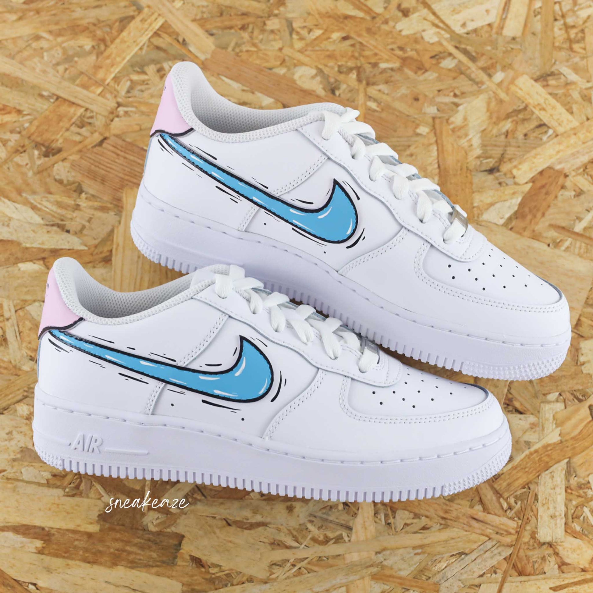 Baskets Nike Air Force 1 custom Cartoon swoosh couleur bleu turquoise et rose clair