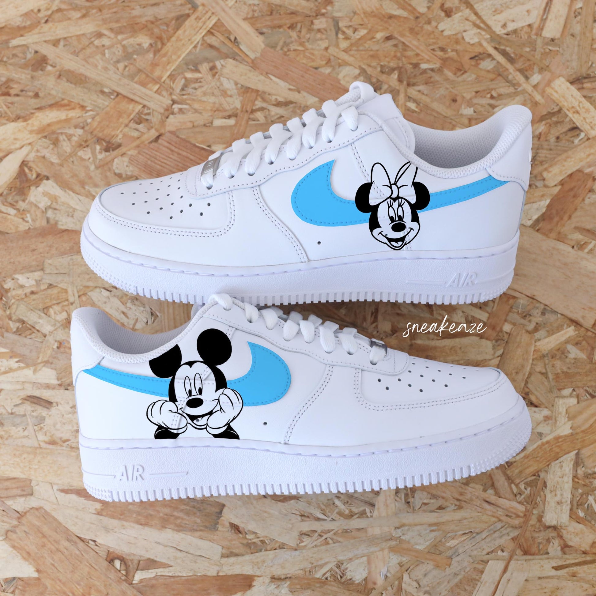 baskets nike air force 1 personnalisées - sneakers mickey et minnie disney custom couleur pastel sneakeaze customs skz