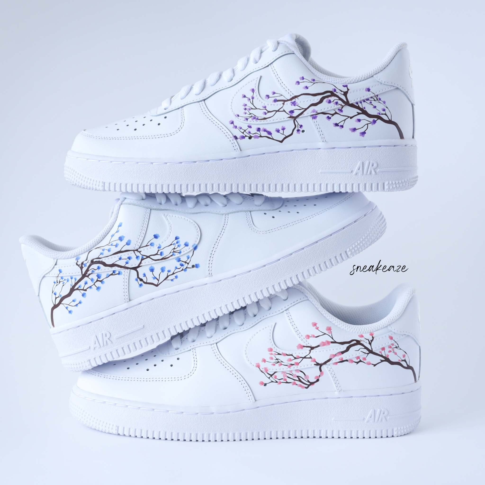 Baskets Nike Air Force 1 custom Sakura cherry blossom peint a la main SNEAKEAZE CUSTOMS