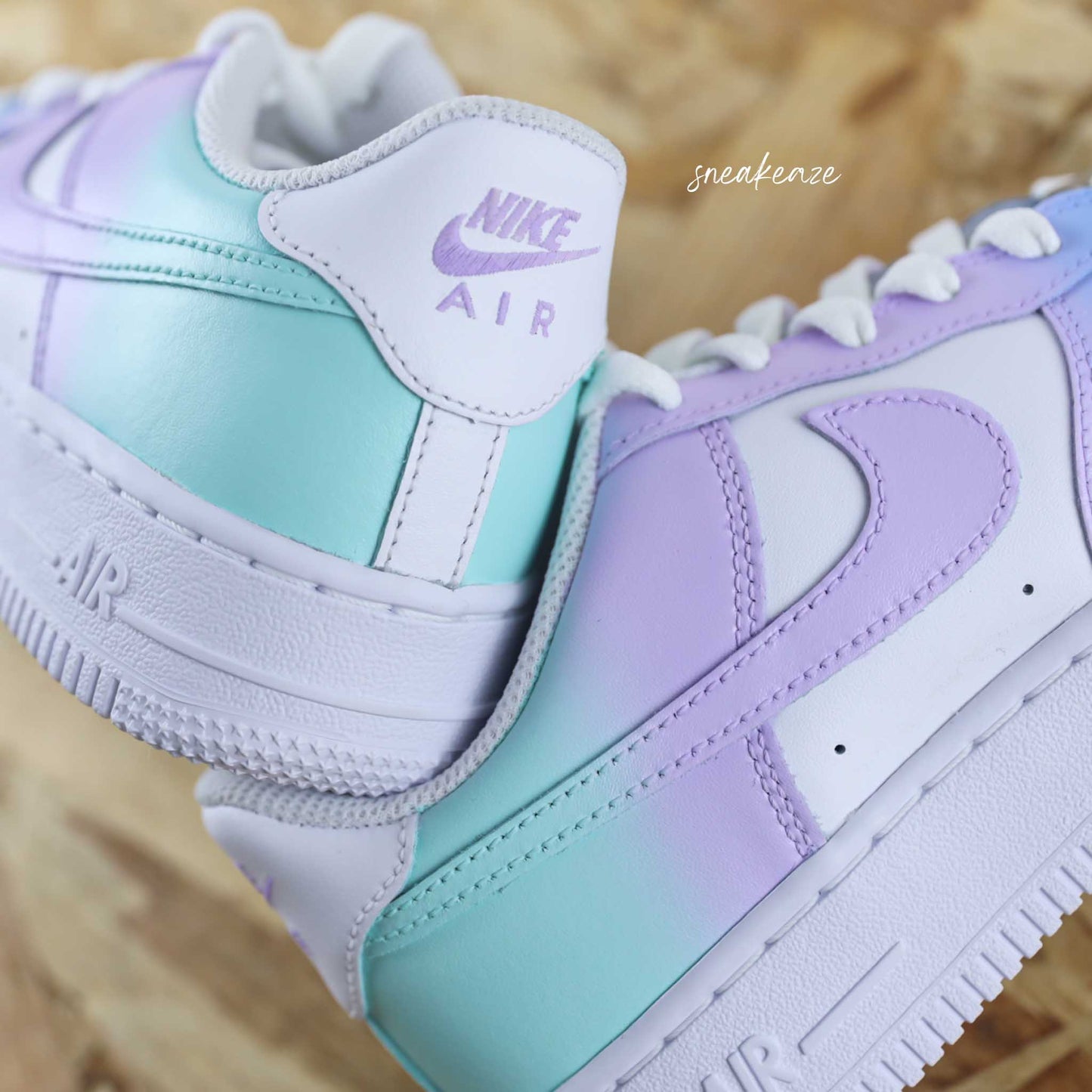 baskets nike air force 1 custom dégradé pastel chaussures bleu turquoise et violet pastel sneakers af1 sneakeaze