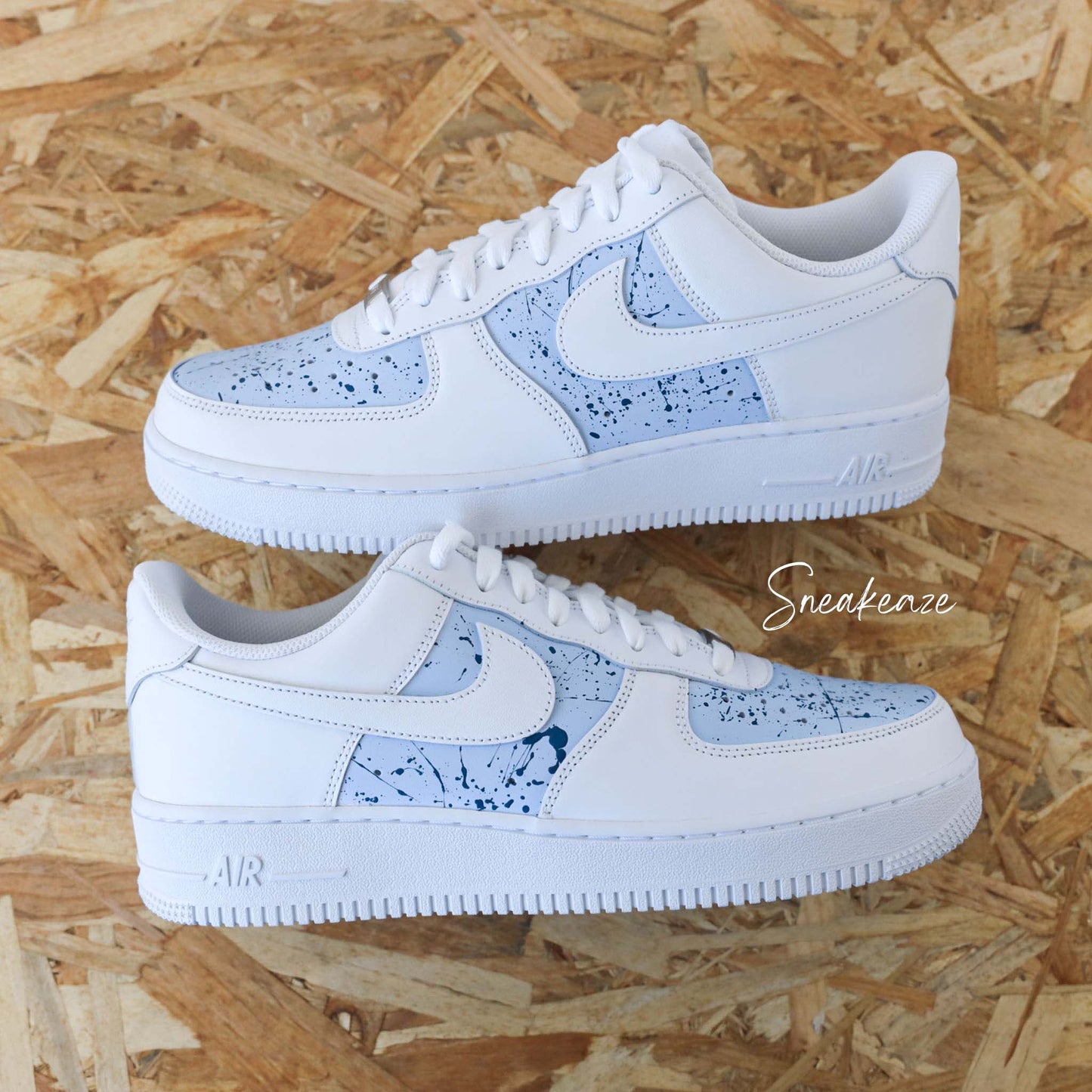 sneakers nike air force 1 customs - baskets personnalisées à la main pour homme et femme chaussure splash turquoise et bleu pastel - sneakeaze custom skz