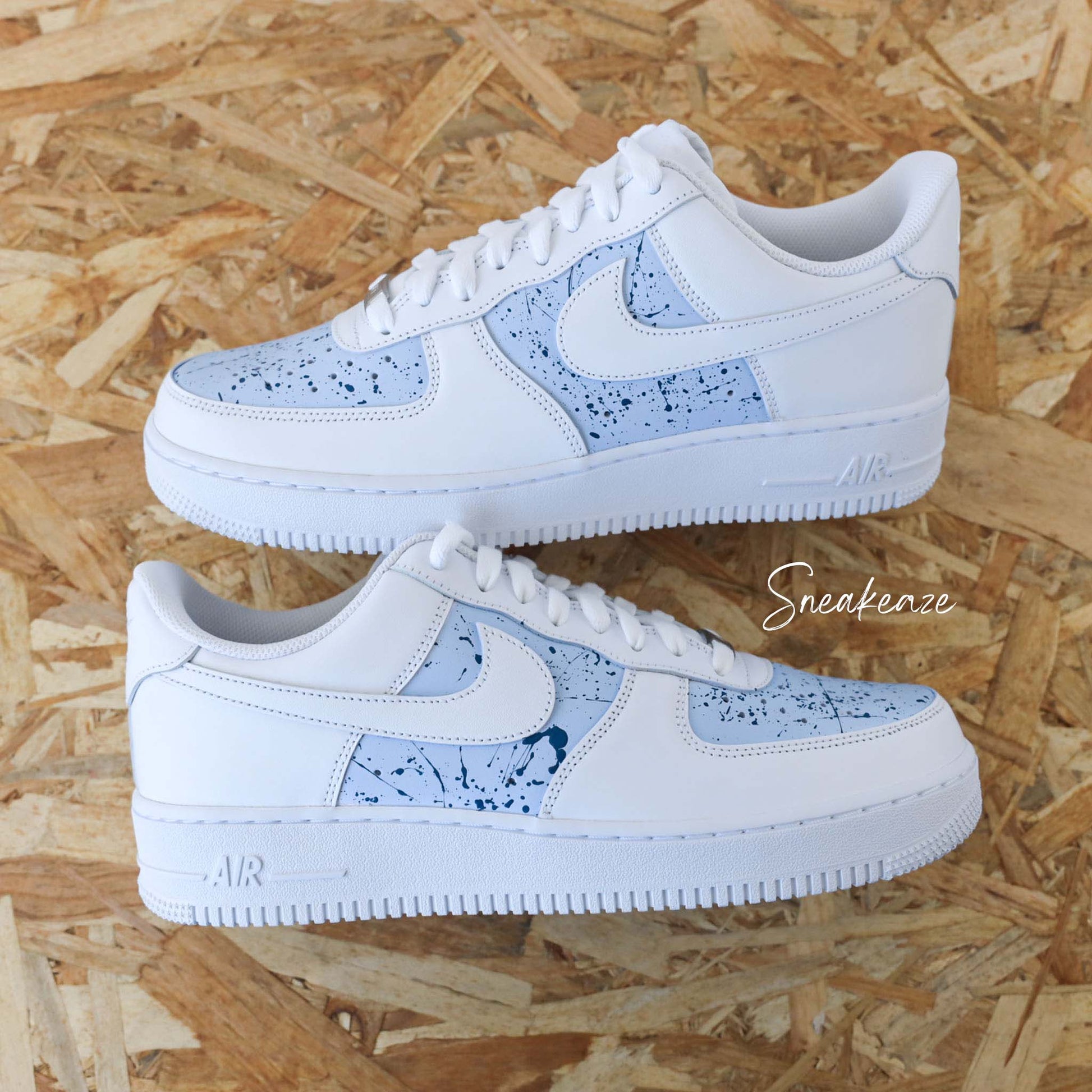 sneakers nike air force 1 customs - baskets personnalisées à la main pour homme et femme chaussure splash turquoise et bleu pastel - sneakeaze custom skz