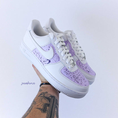 sneakers nike air force 1 customs - baskets personnalisées à la main pour homme et femme chaussure splash violet lila pastel - sneakeaze custom skz