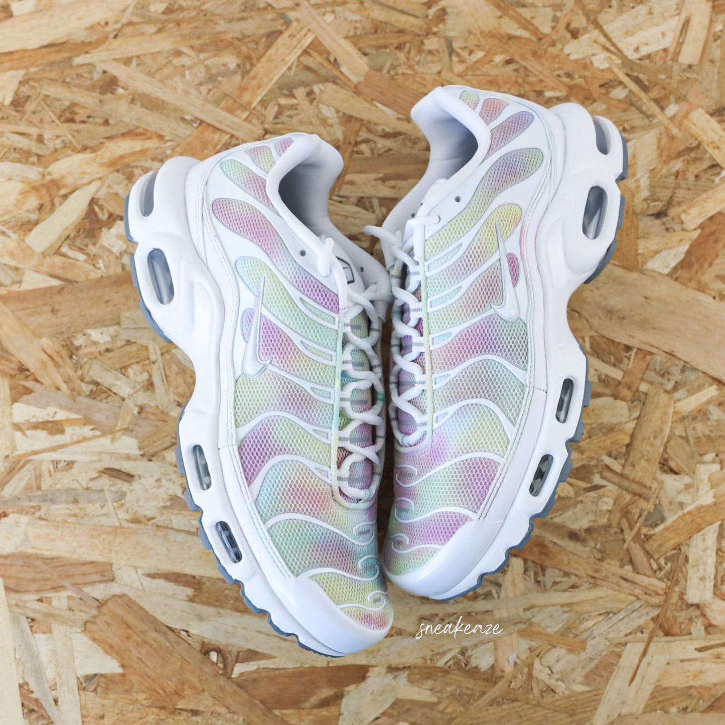 nike air max plus tn custom multicolor pastel sneakers homme requin unique artiste footlocker