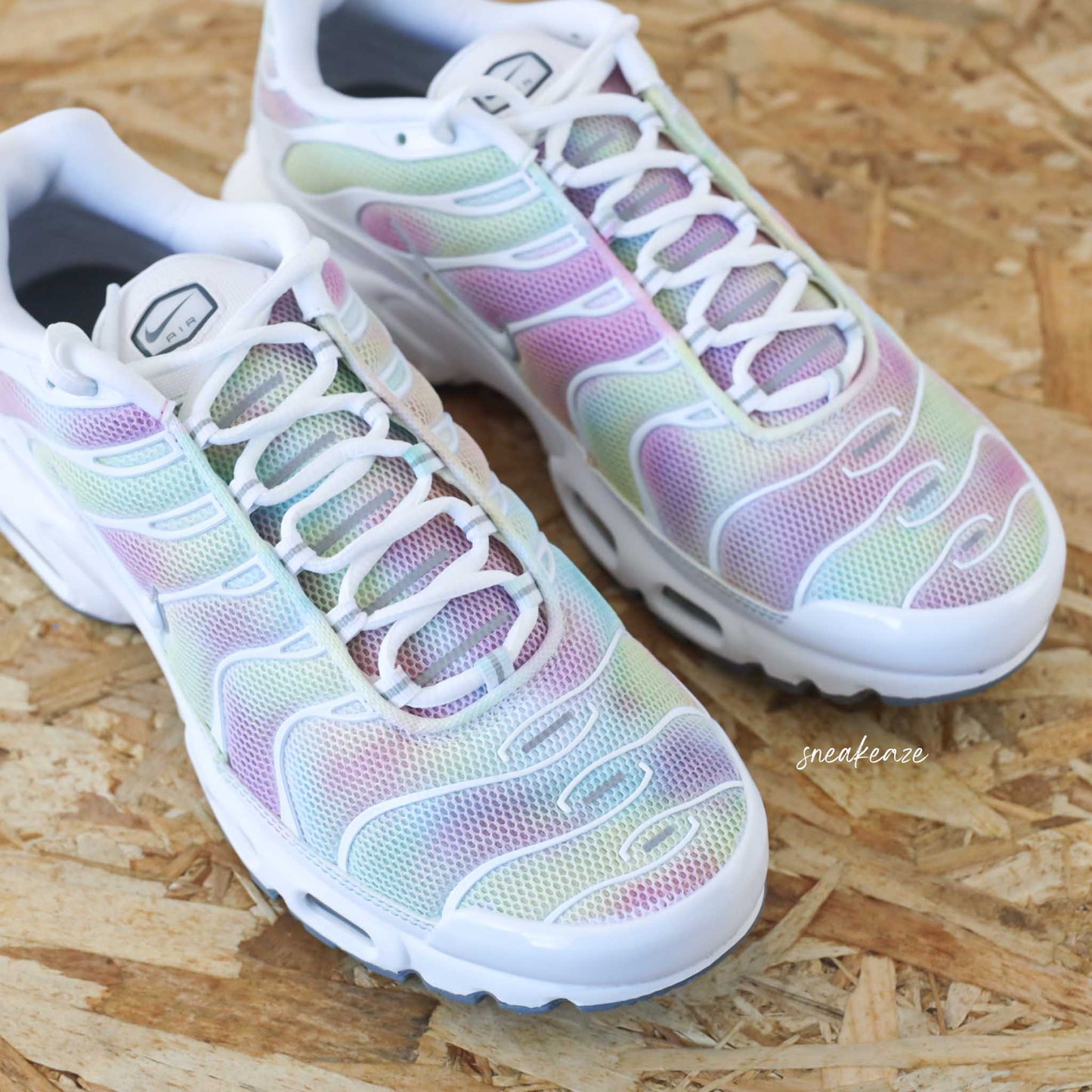 nike air max plus tn custom multicolor pastel sneakers homme requin unique artiste footlocker