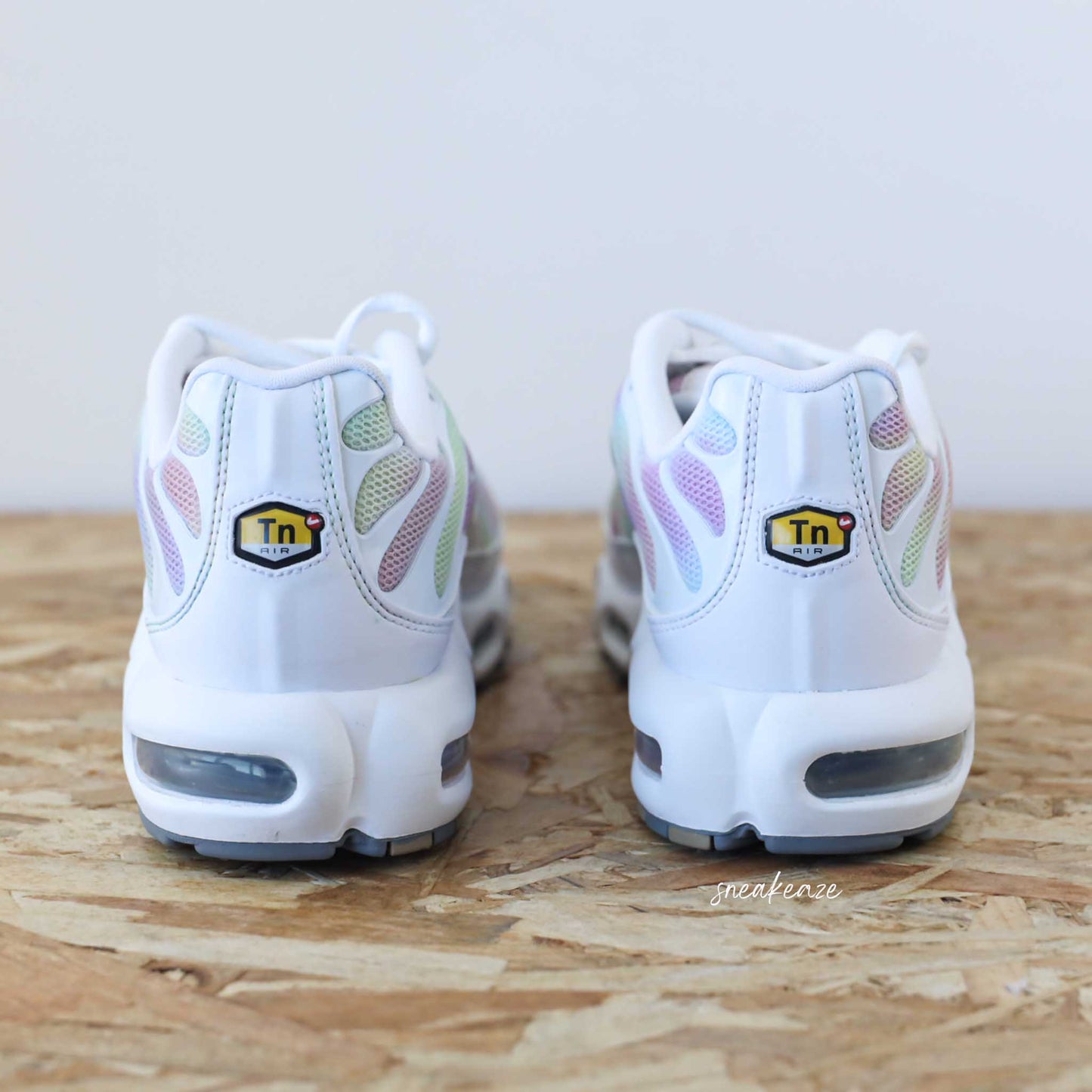 nike air max plus tn custom multicolor pastel sneakers homme requin unique artiste footlocker