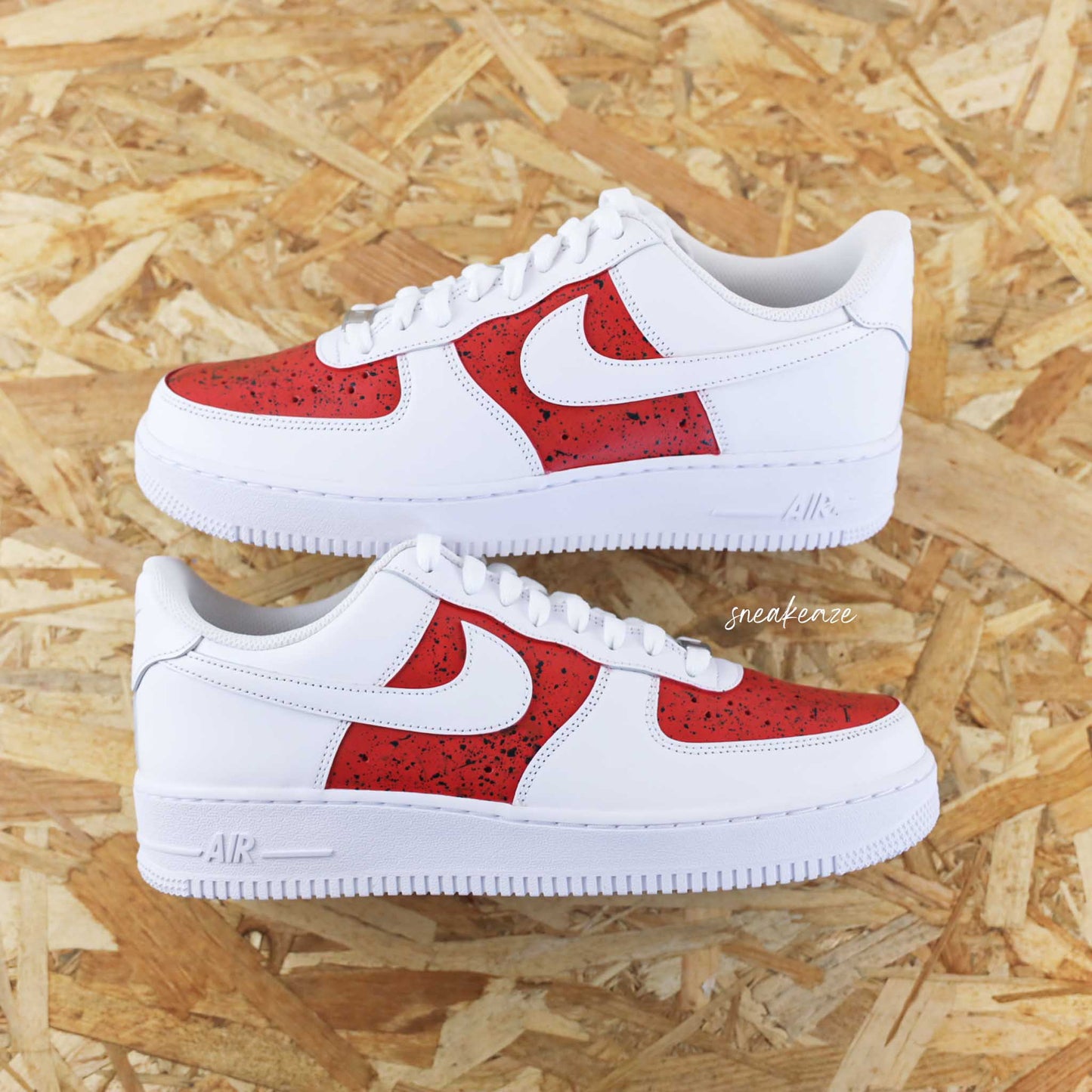 sneakers nike air force 1 customs - baskets personnalisées à la main pour homme et femme chaussure splash rouge et noir spiderman - sneakeaze custom skz