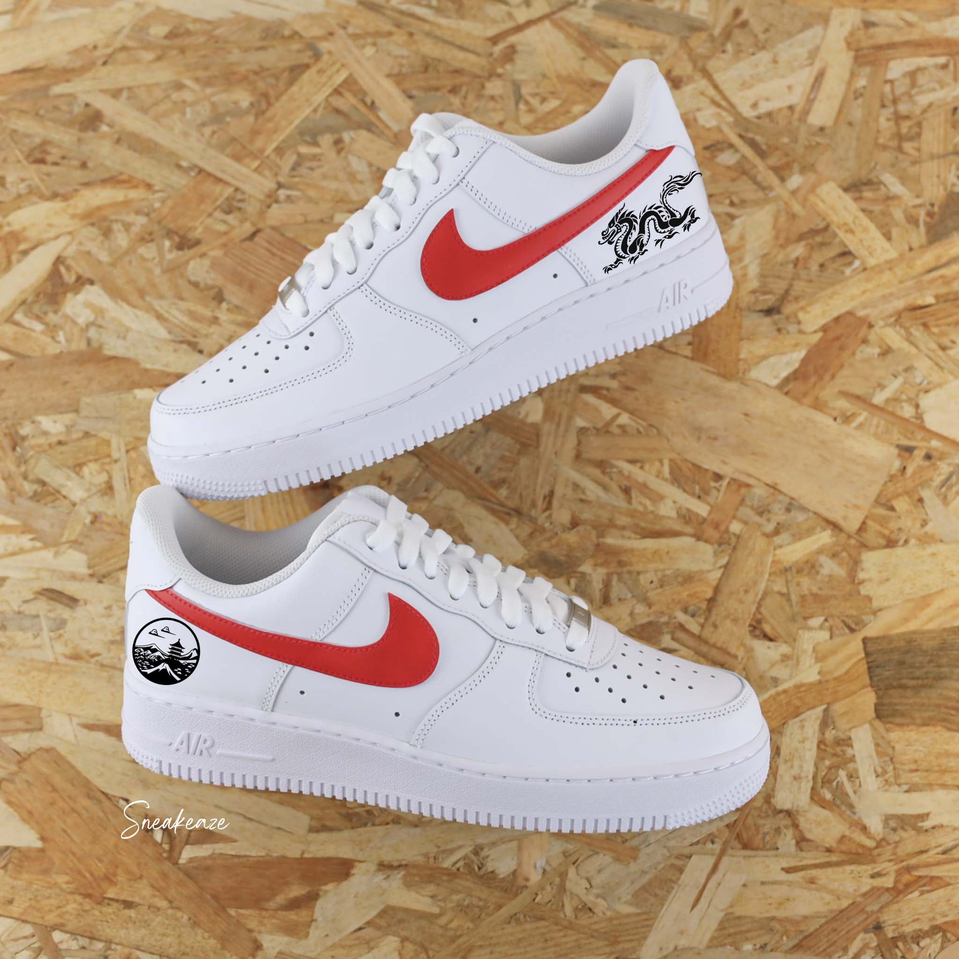 Baskets Nike air force 1 custom personnalisation sur-mesure - dessins traditionnels japonais et chinois dragon  peint à la main sneakeaze custom skz