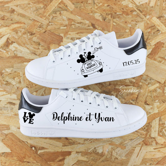 Adidas Stan smith custom pour mariage thème Disney. Dessins de Mickey et Minnie - inscription de la date et des prénoms des mariés - sneakeaze customs wedding 