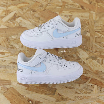 baskets nike air force 1 custom enfant - swoosh prénom pastel sneakeaze skz customs