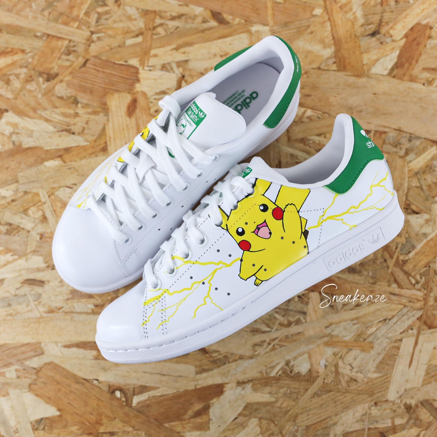 Baskets Adidas Stan smith custom pikachu peint à la main personnalisation pokemon sneakers dessin sneakeaze customs skz AF1