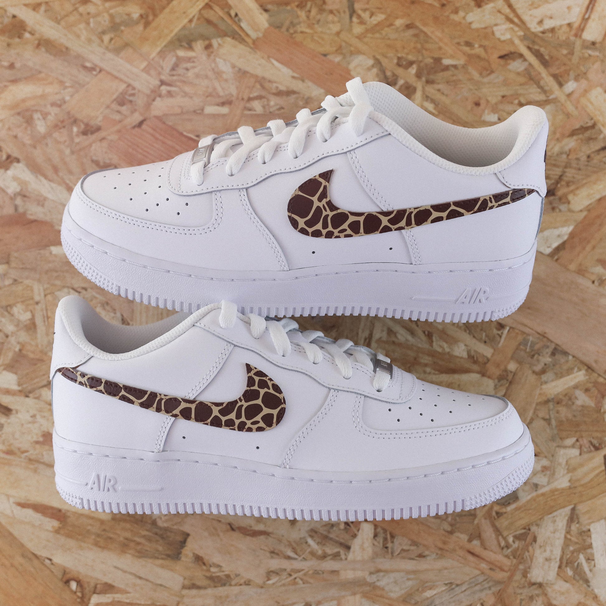 nike air force 1 custom girafe - baskets custom pour femme - sneakers AF1 personnalisées