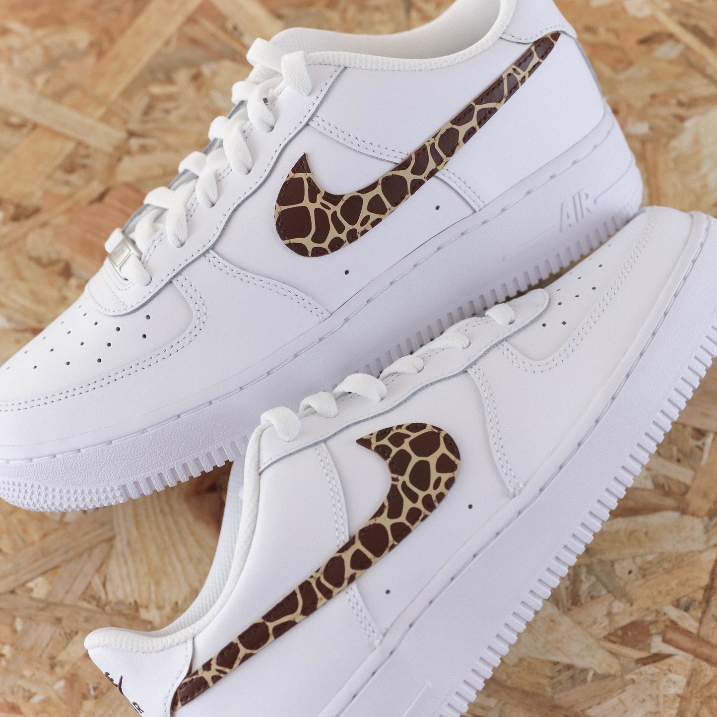 nike air force 1 custom girafe - baskets custom pour femme - sneakers AF1 personnalisées