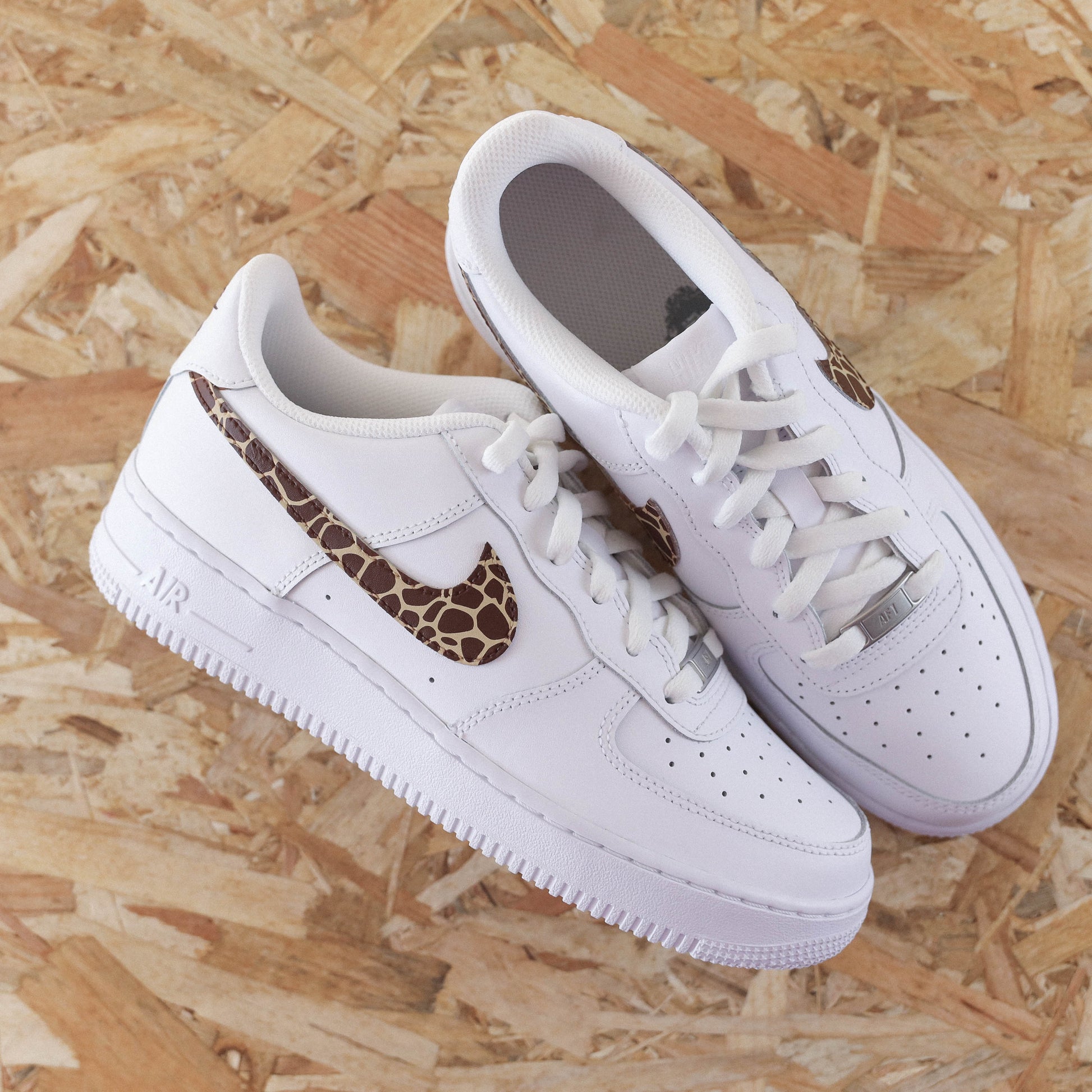 nike air force 1 custom girafe - baskets custom pour femme - sneakers AF1 personnalisées