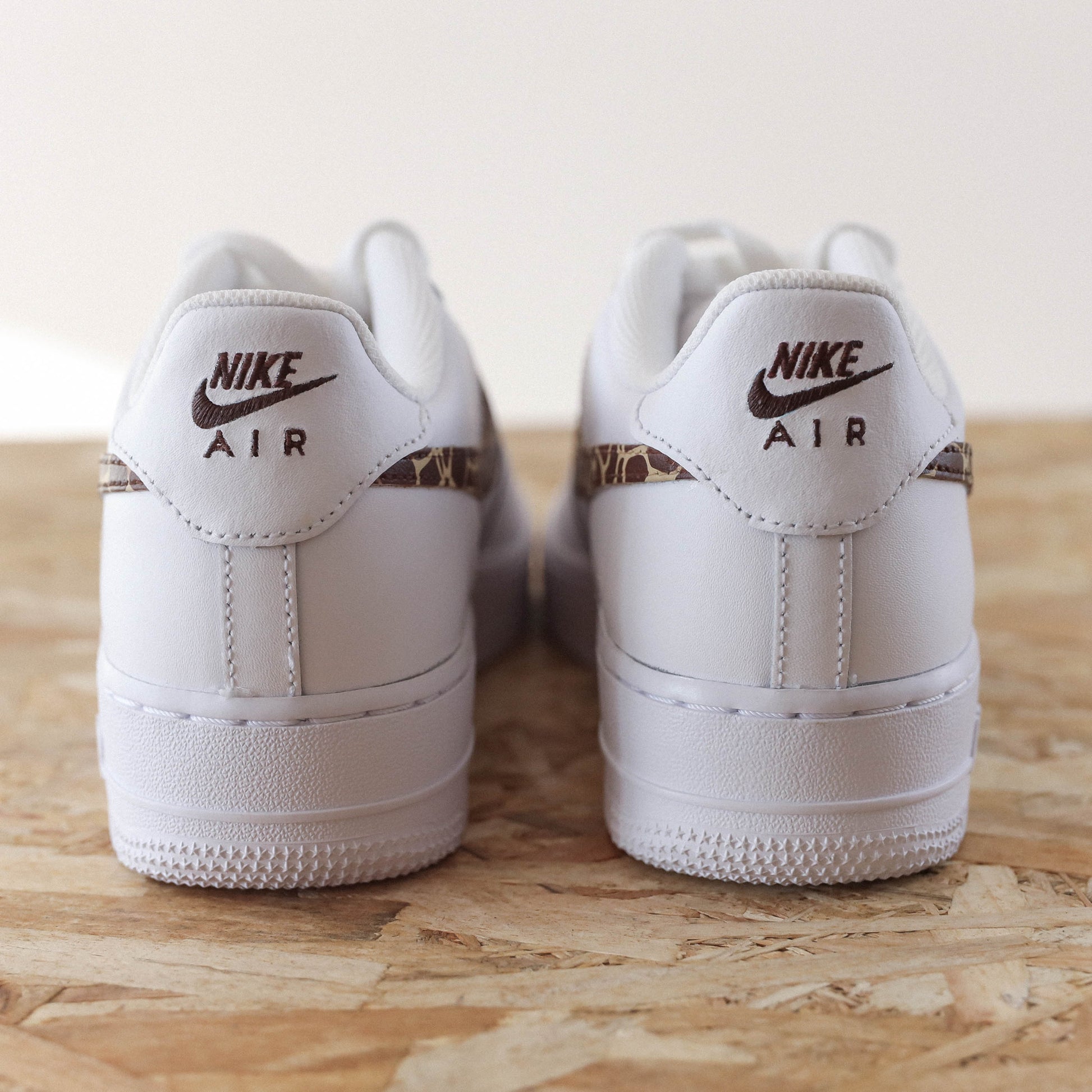 nike air force 1 custom girafe - baskets custom pour femme - sneakers AF1 personnalisées