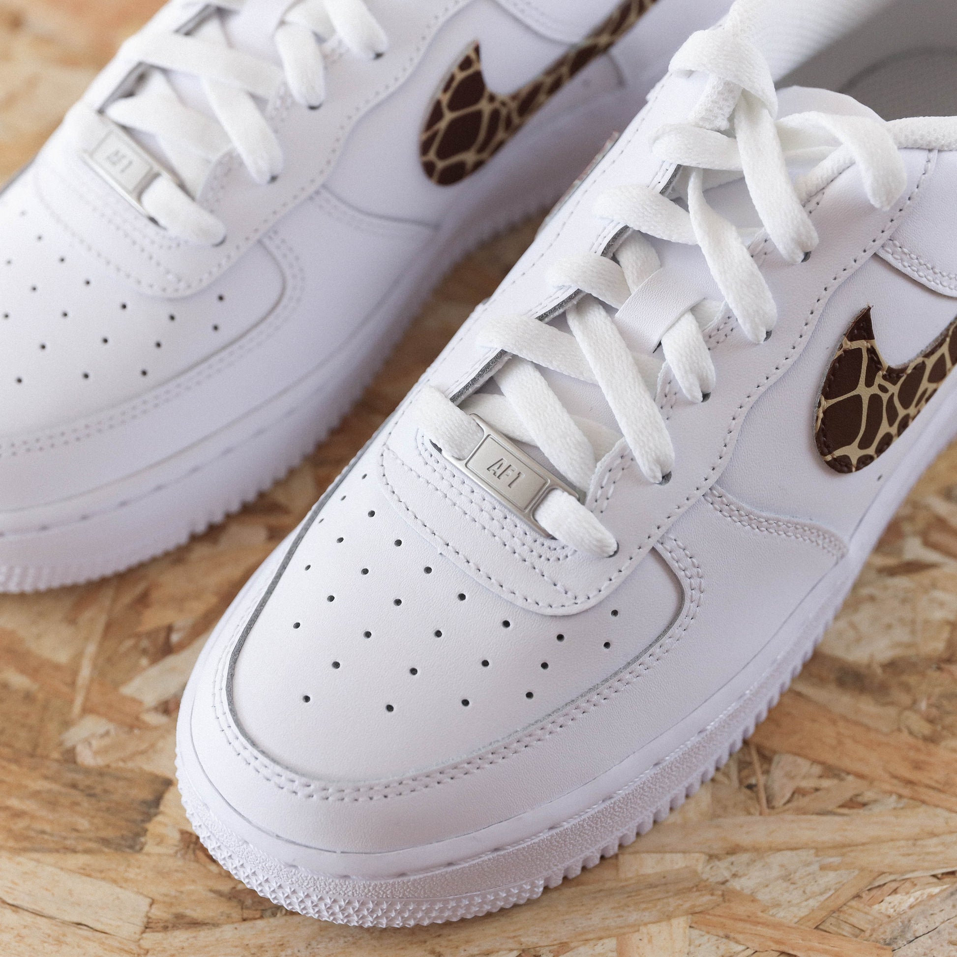 nike air force 1 custom girafe - baskets custom pour femme - sneakers AF1 personnalisées