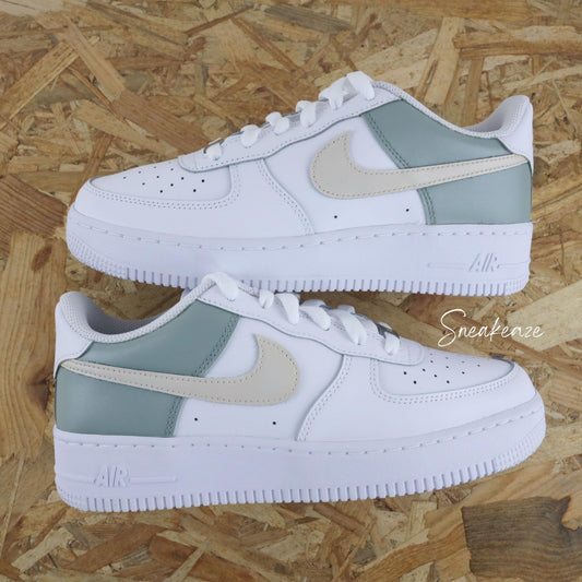 baskets nike air force 1 custom - sneakers personnalisées couleur pastel beige et vert de gris  sneakeaze skz custom