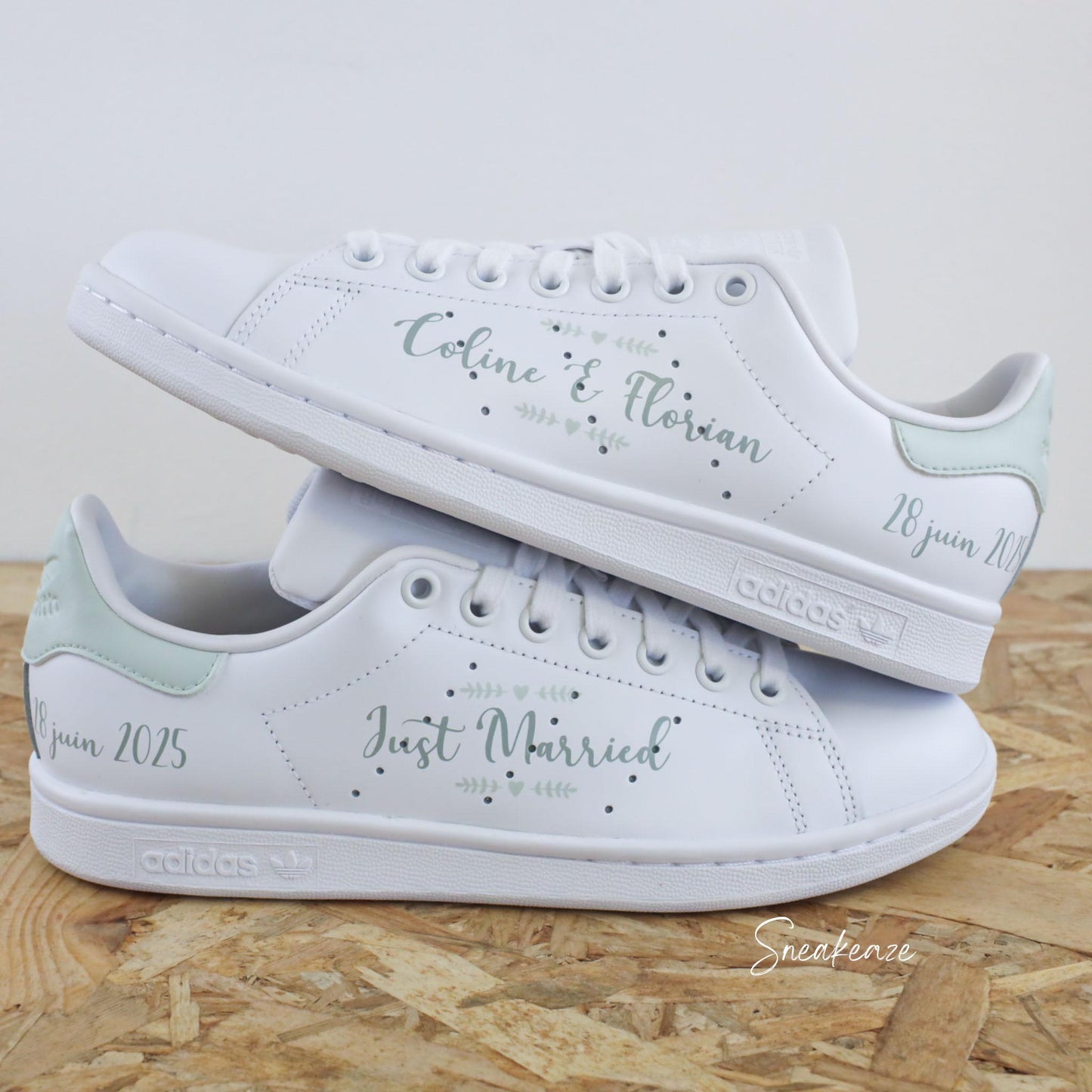 Sneakers Mariage Bohème Chic – Adidas Stan Smith Custom Prénoms & date vert sauge - sneakeaze customs - wedding skz