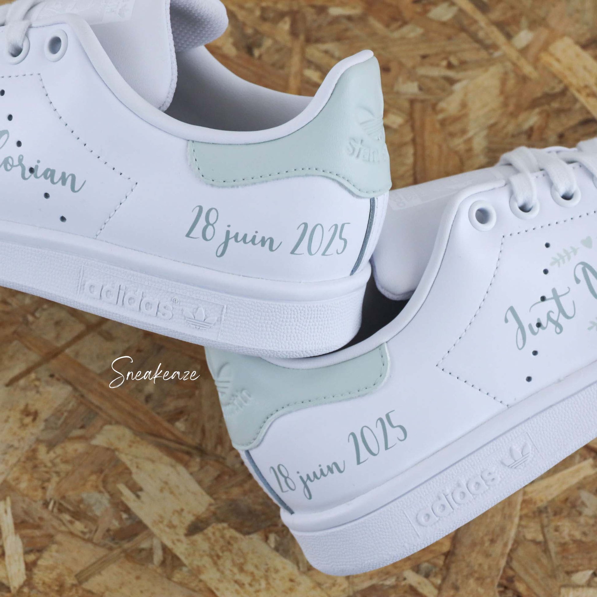 Sneakers Mariage Bohème Chic – Adidas Stan Smith Custom Prénoms & date vert sauge - sneakeaze customs - wedding skz