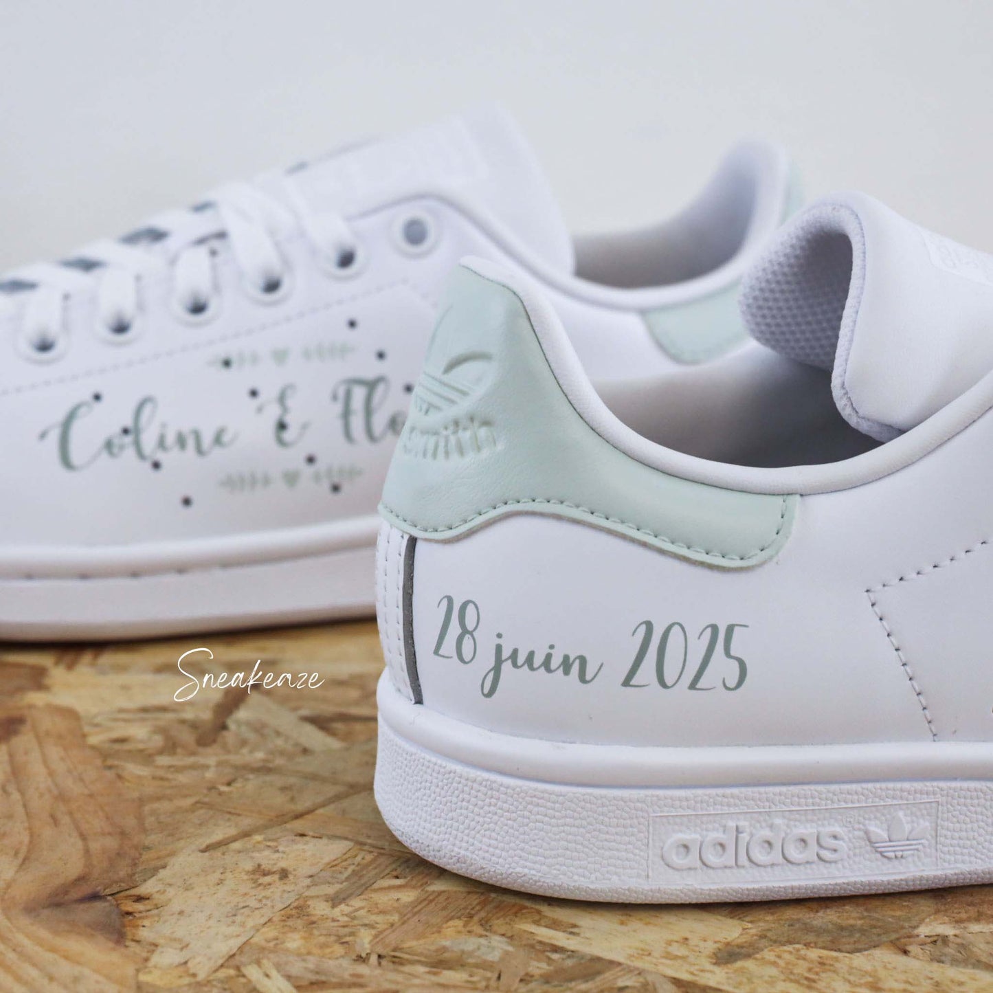 Sneakers Mariage Bohème Chic – Adidas Stan Smith Custom Prénoms & date vert sauge - sneakeaze customs - wedding skz