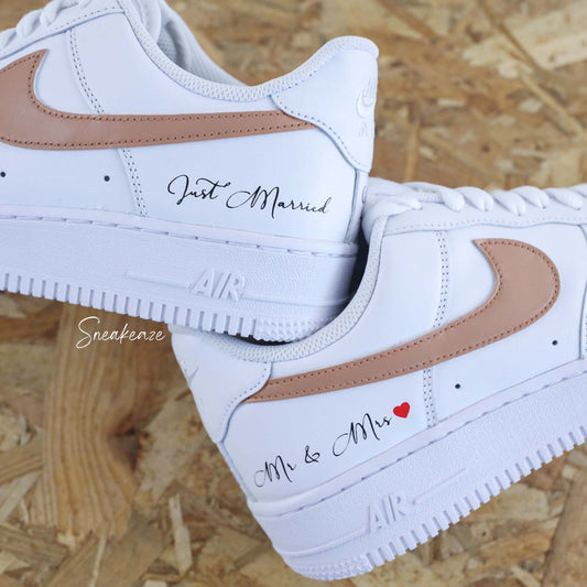 Air Force 1 personnalisées mariage - Nike custom "just married" inscription des initiales des mariés et de la date du jour J couleur terracotta argile - sneakeaze customs