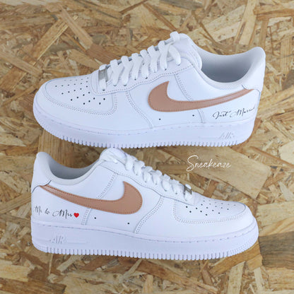 Air Force 1 personnalisées mariage - Nike custom "just married" inscription des initiales des mariés et de la date du jour J couleur terracotta argile - sneakeaze customs