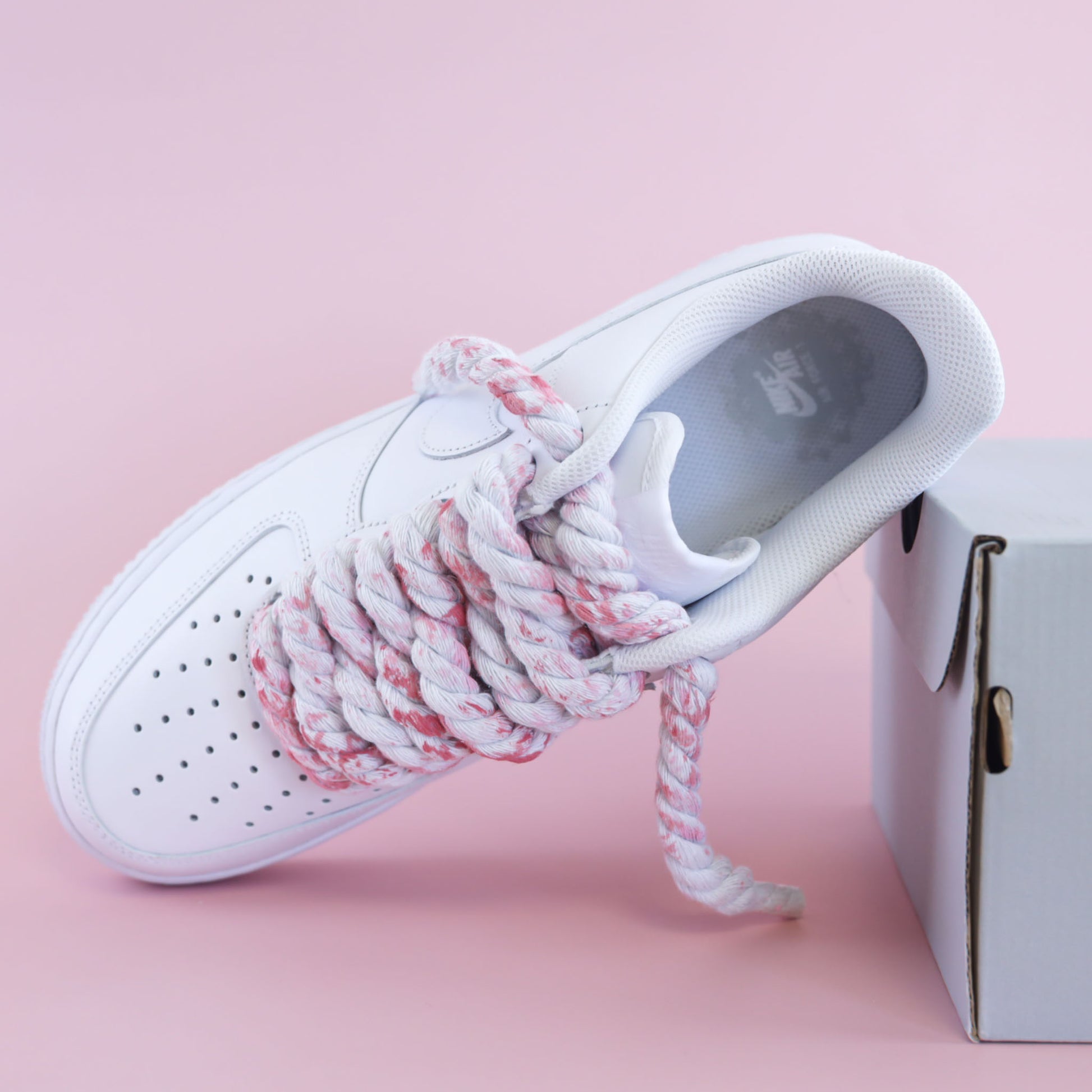 Baskets nike Air Force 1 custom rope laces - gros lacets corde splash rose sneakeaze customs