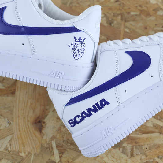 Baskets Nike Air Force 1 custom Scania bleu marine sneakeaze customs
