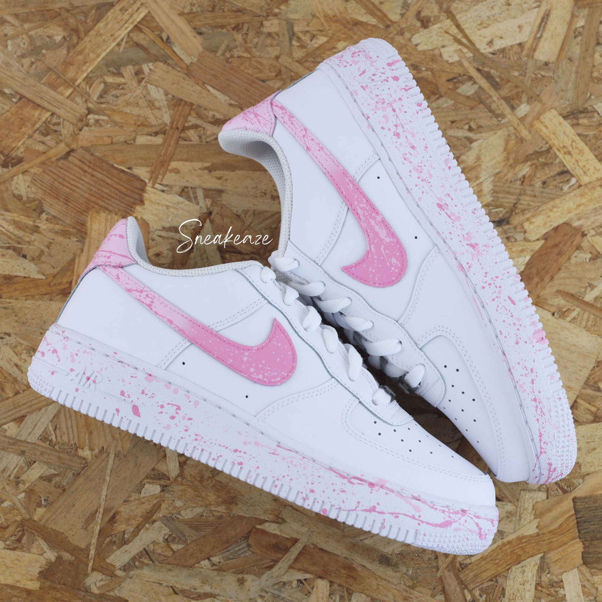 Baskets Nike Air Force 1 custom splash dégradé avec talon couleur rose pastel et rose foncé - sneakeaze customs
