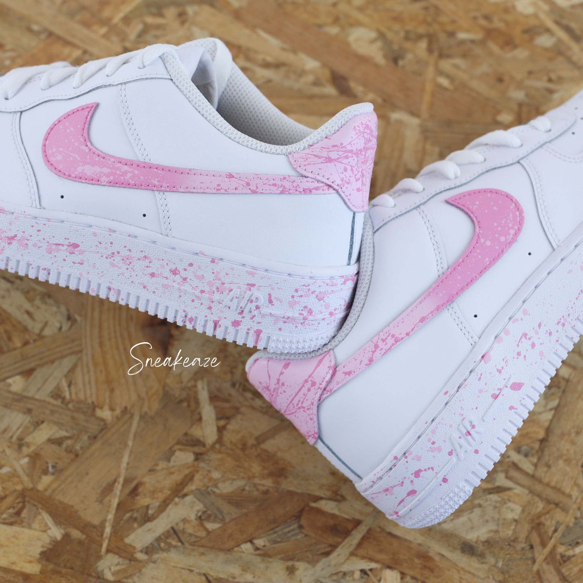 Baskets Nike Air Force 1 custom splash dégradé avec talon couleur rose pastel et rose foncé - sneakeaze customs