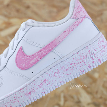 Baskets Nike Air Force 1 custom splash dégradé avec talon couleur rose pastel et rose foncé - sneakeaze customs