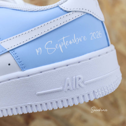 Baskets nike Air force 1 customs pastel reverse couleur bleu clair pastel inscription des prénoms et de la date du mariage sneakeaze skz custom