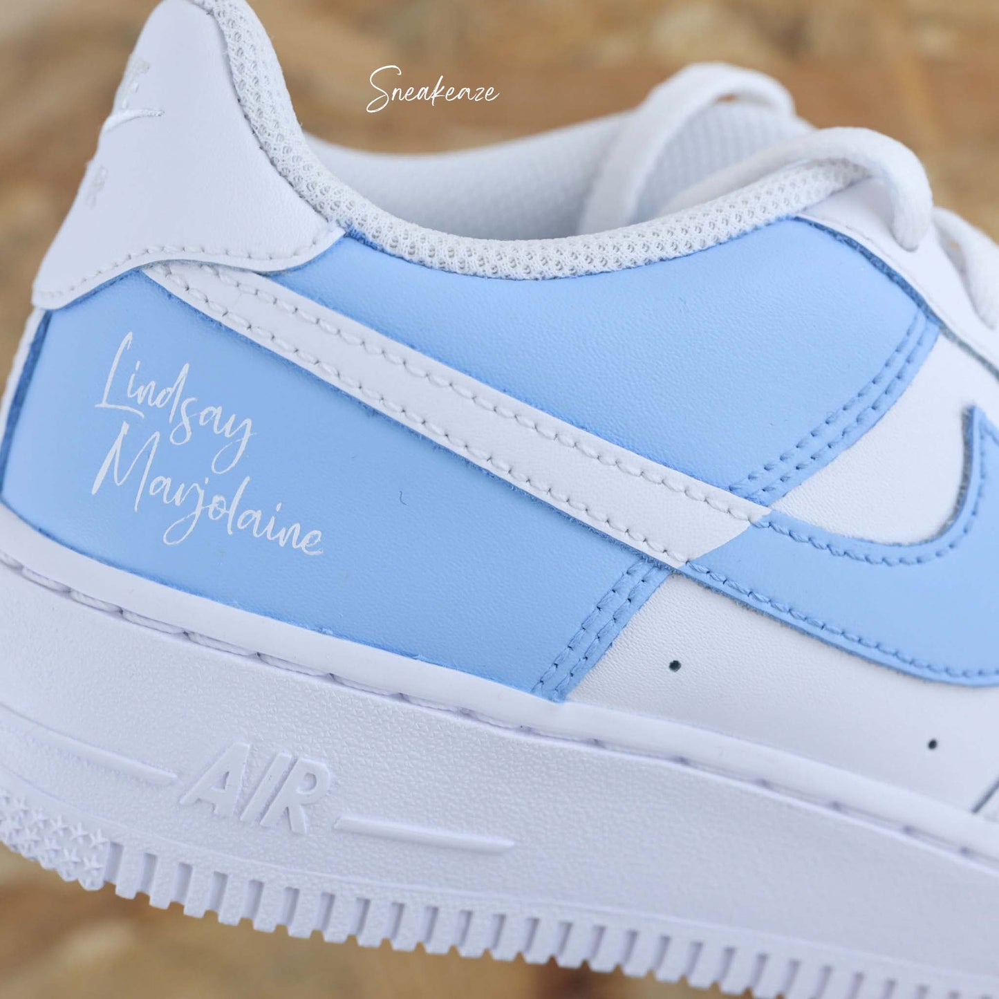 Baskets nike Air force 1 customs pastel reverse couleur bleu clair pastel inscription des prénoms et de la date du mariage sneakeaze skz custom