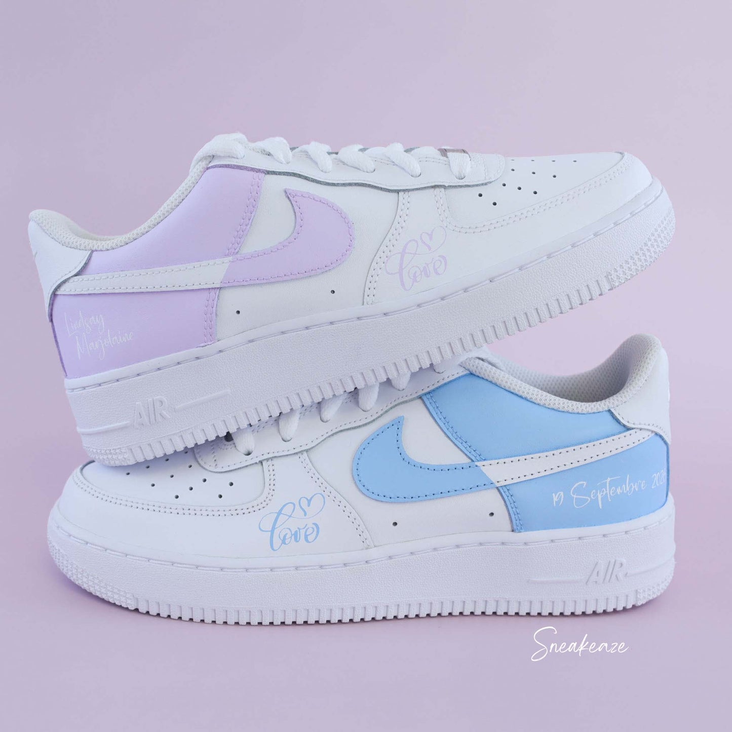 Baskets nike Air force 1 customs pastel reverse couleur bleu clair pastel inscription des prénoms et de la date du mariage sneakeaze skz custom