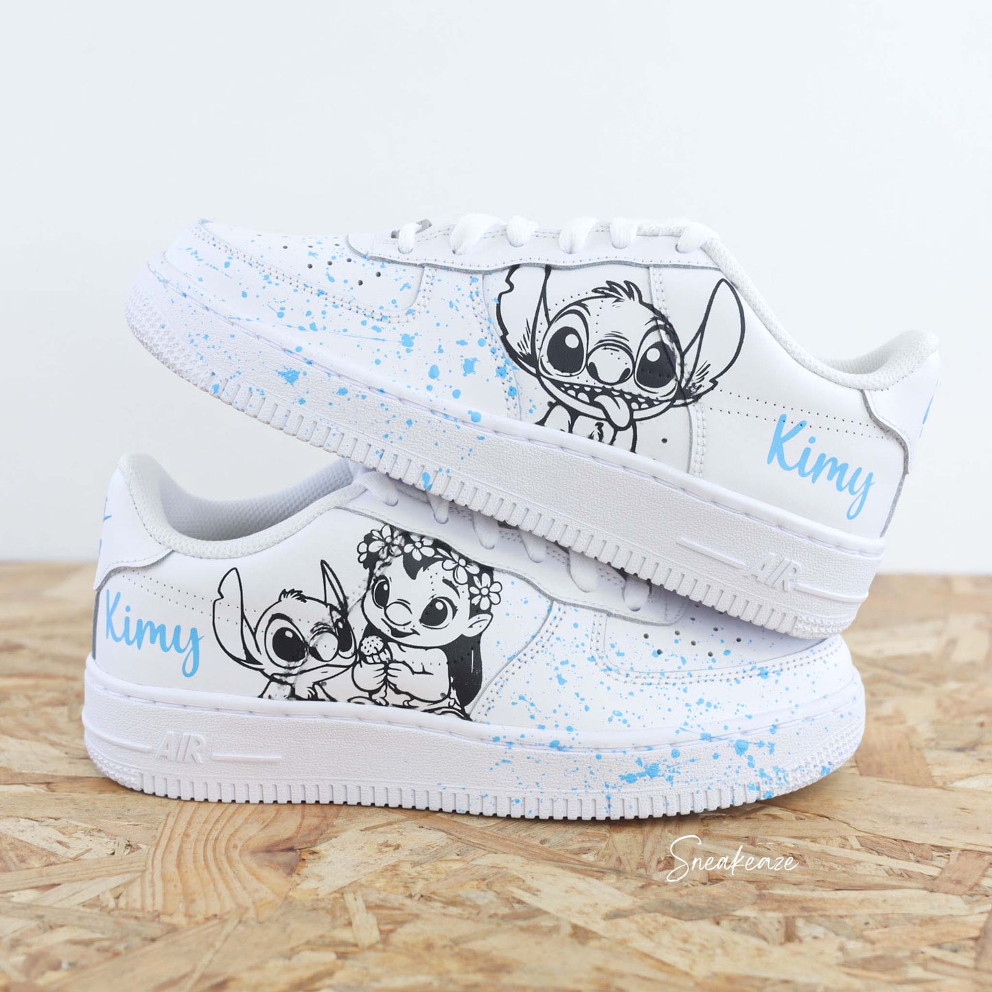 Baskets Nike Air force 1 custom - stitch et splash couleur bleu ciel pastel personnalisation du prénom sneakeaze custom