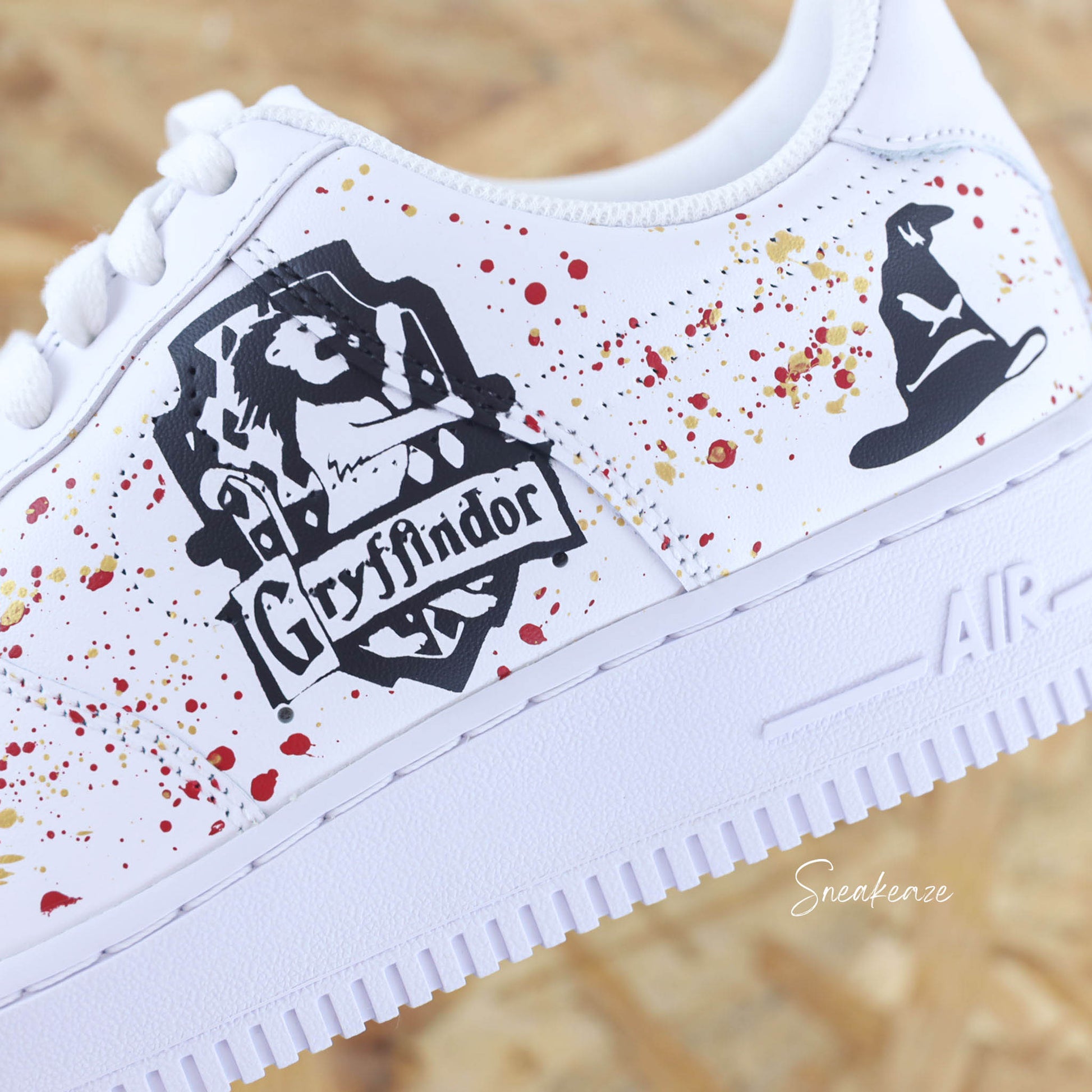 baskets nike Air Force 1 custom gryffondor Harry potter sneakeaze customs skz